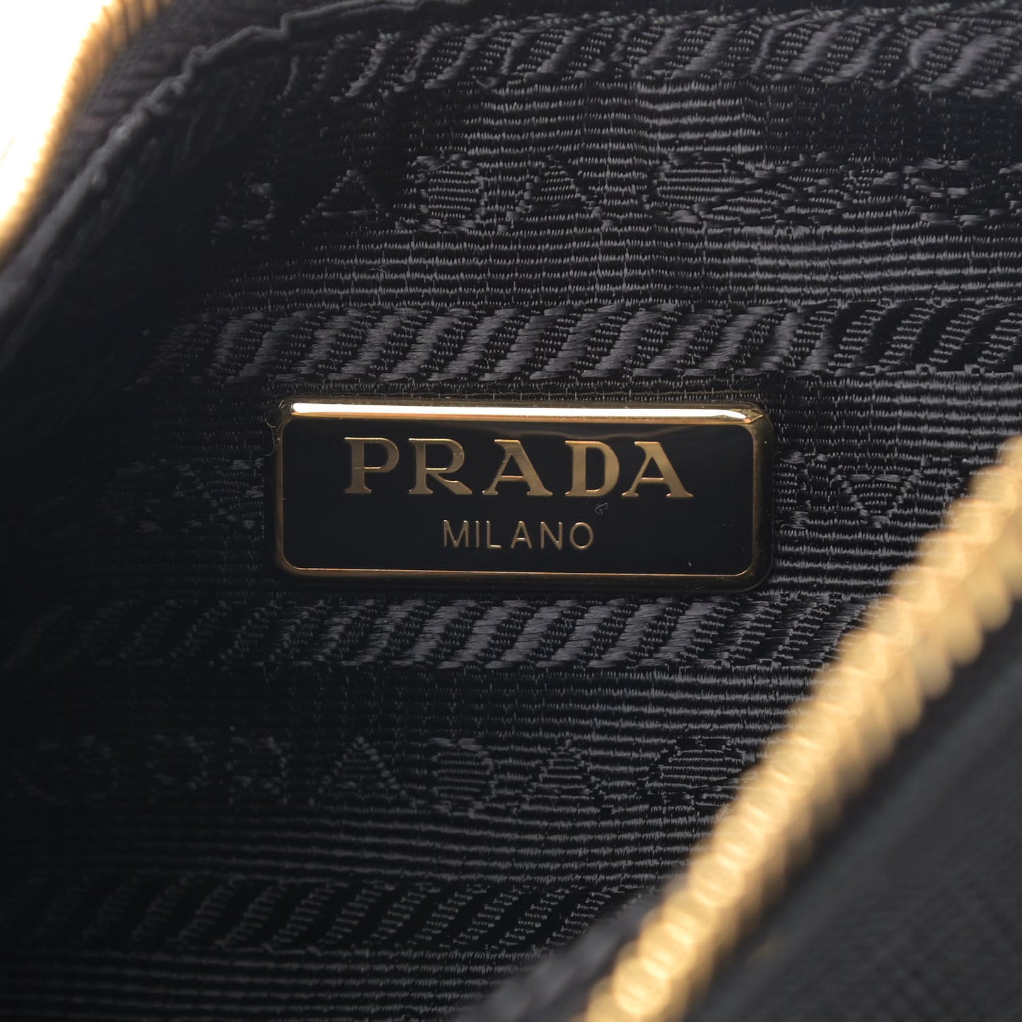 Saffiano Lux Re-Edition 2005 Shoulder Bag Black