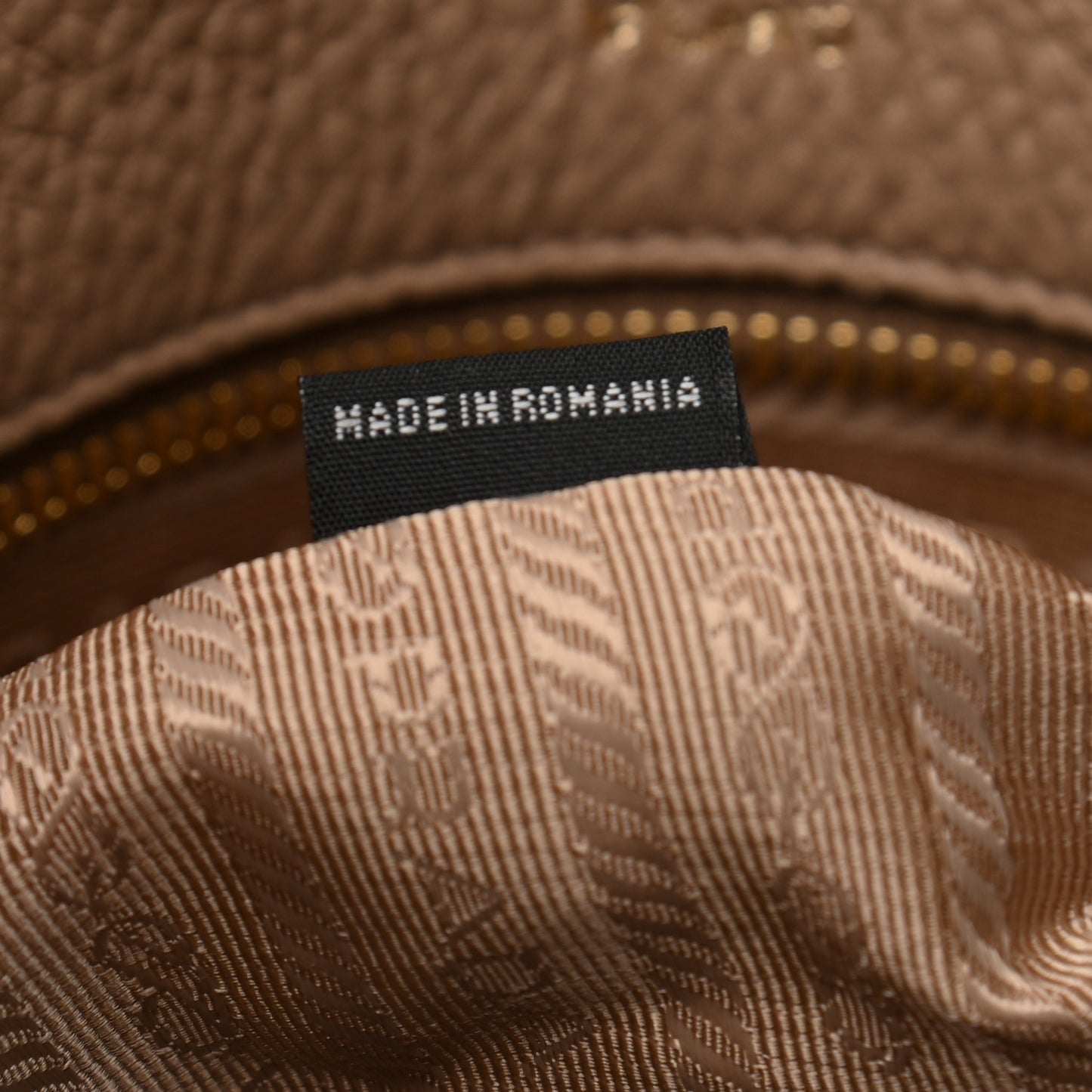 Vitello Daino Shopping Tote Cammeo