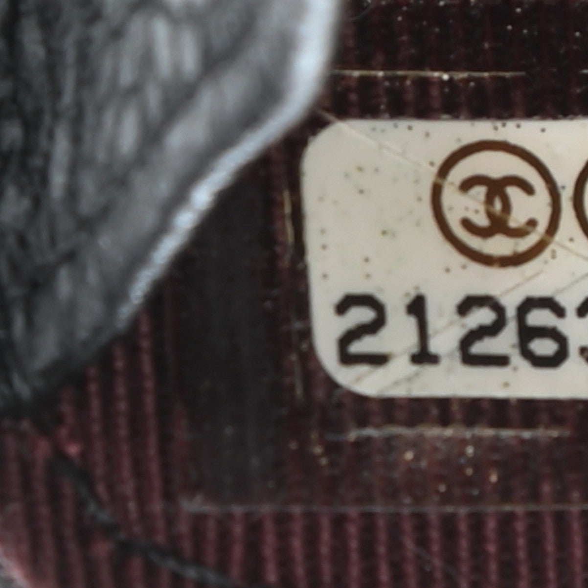 Caviar Quilted Gusseted Card Holder Black