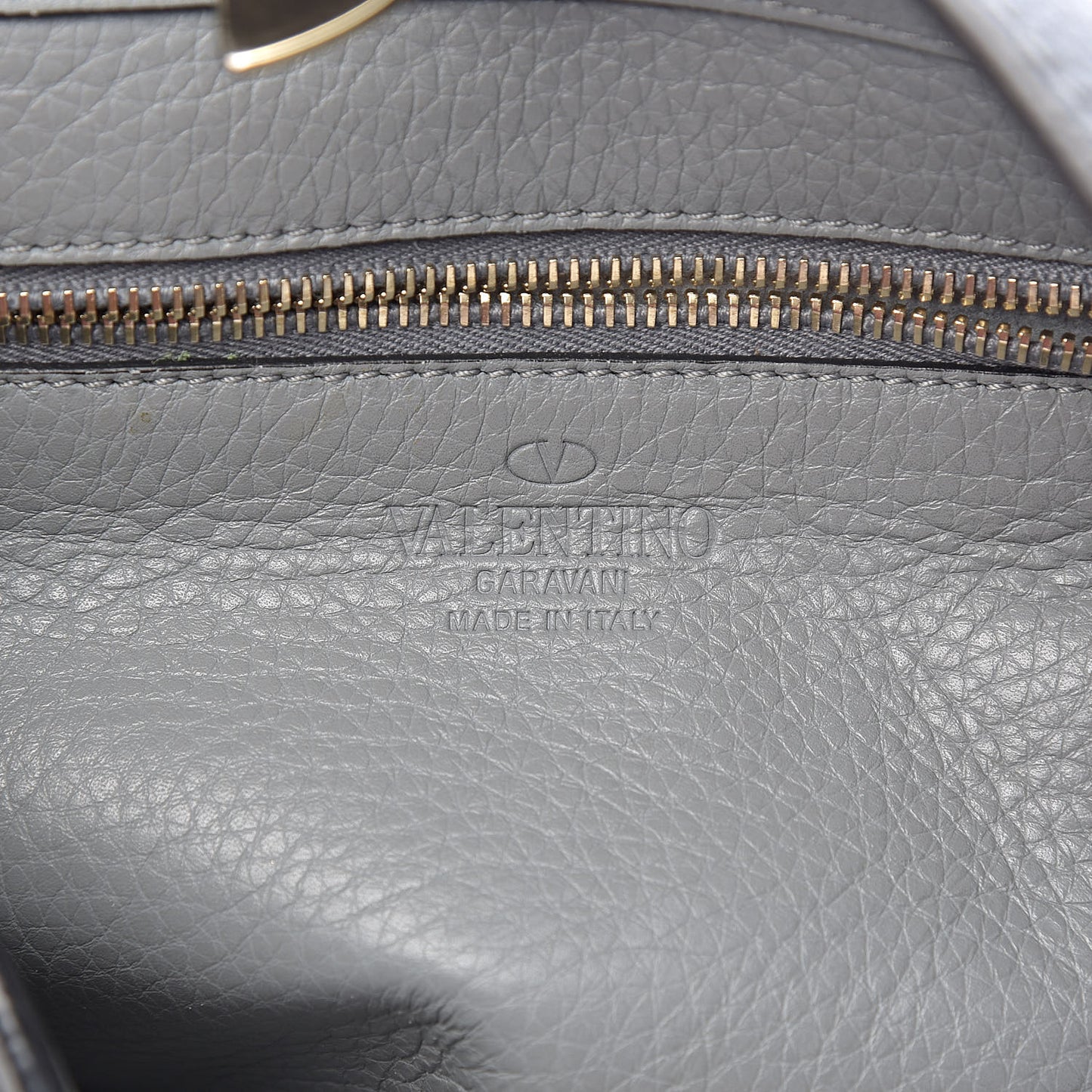 Pebbled Calfskin Small Rockstud Flip-Lock Messenger Bag Light Stone