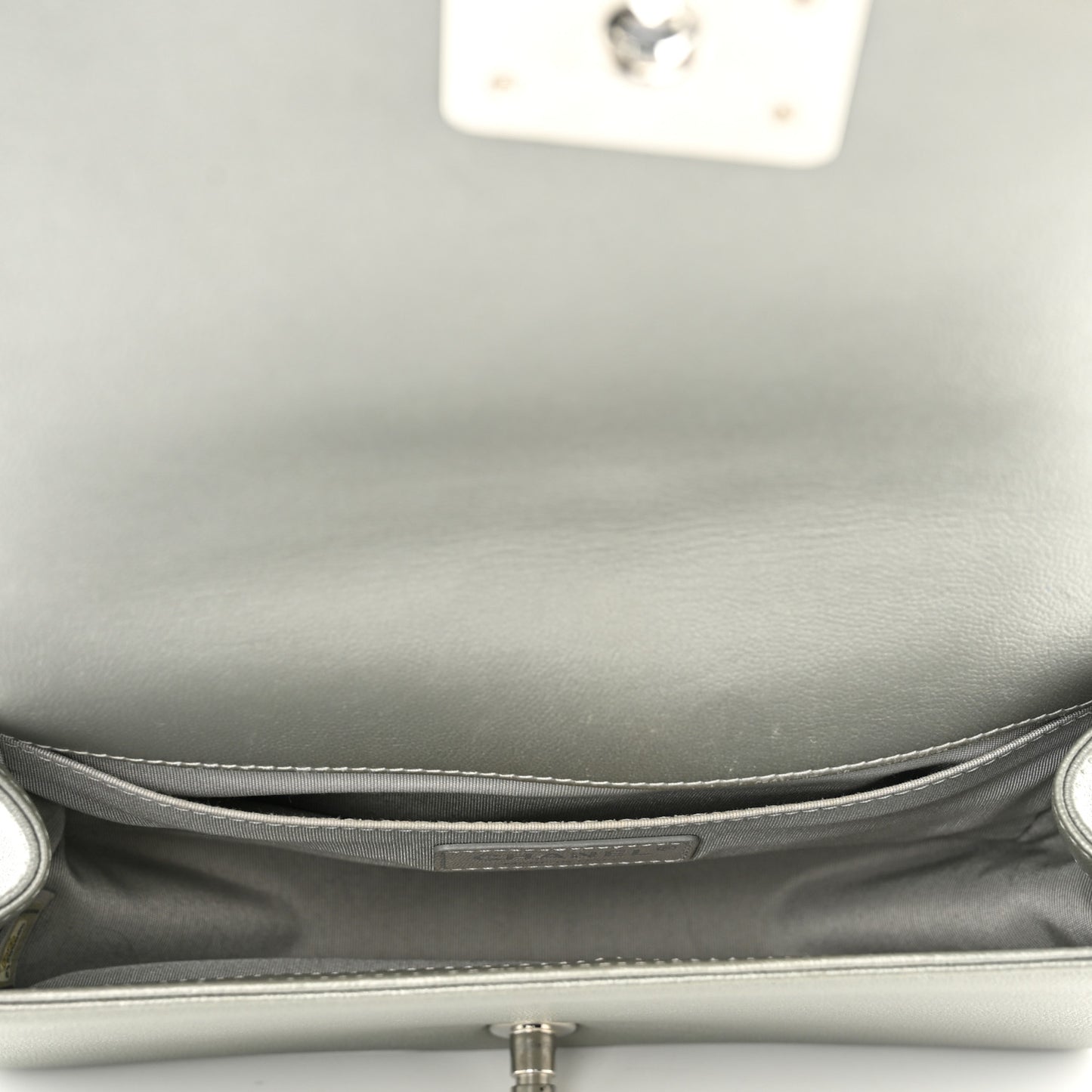 Caviar Quilted Medium Boy Flap Light Grey