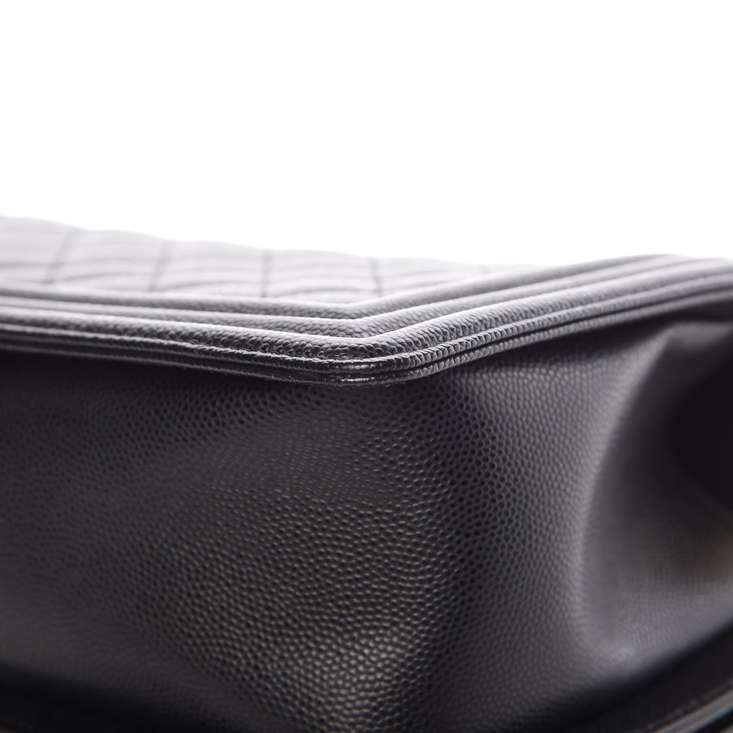 Caviar Quilted Medium Boy Flap Black