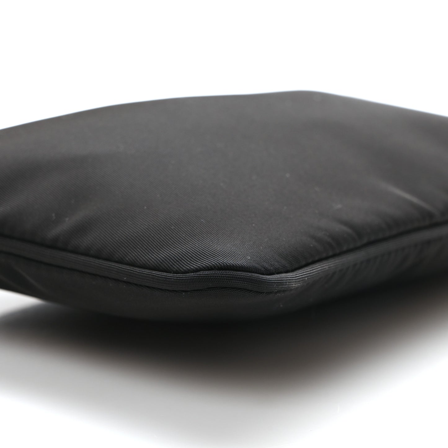 Re-Nylon Vela Pouch Black