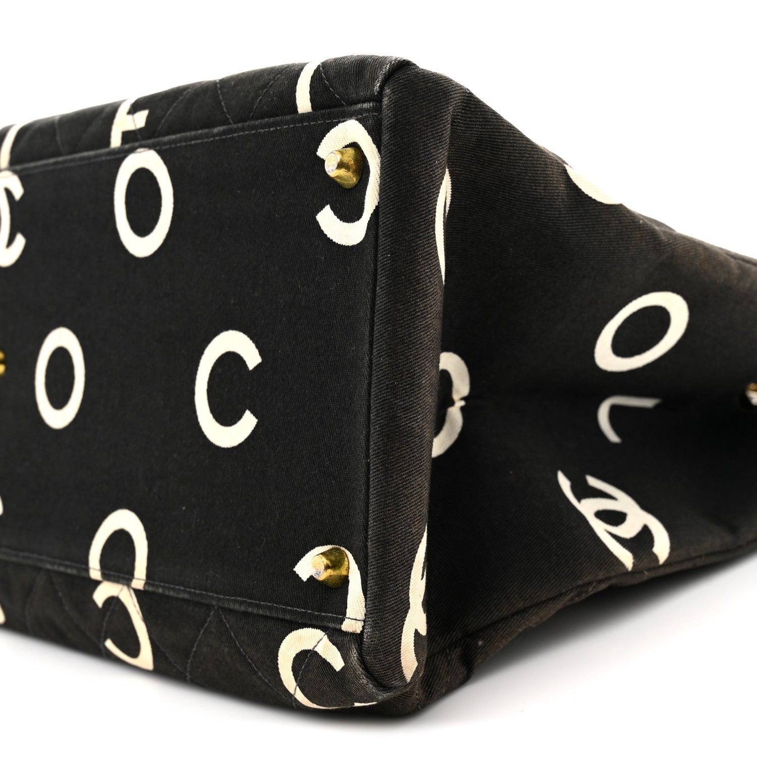 CHANEL ロゴスタンド 黒 オブジェ Chanel Canvas Printed Quilted Logo Tote Black White 1886696