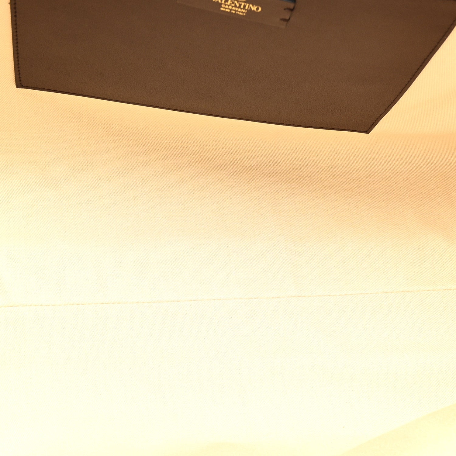 Valentino Garavani Raffia Calfskin Vlogo Tote Naturale Fondant 5 of 9