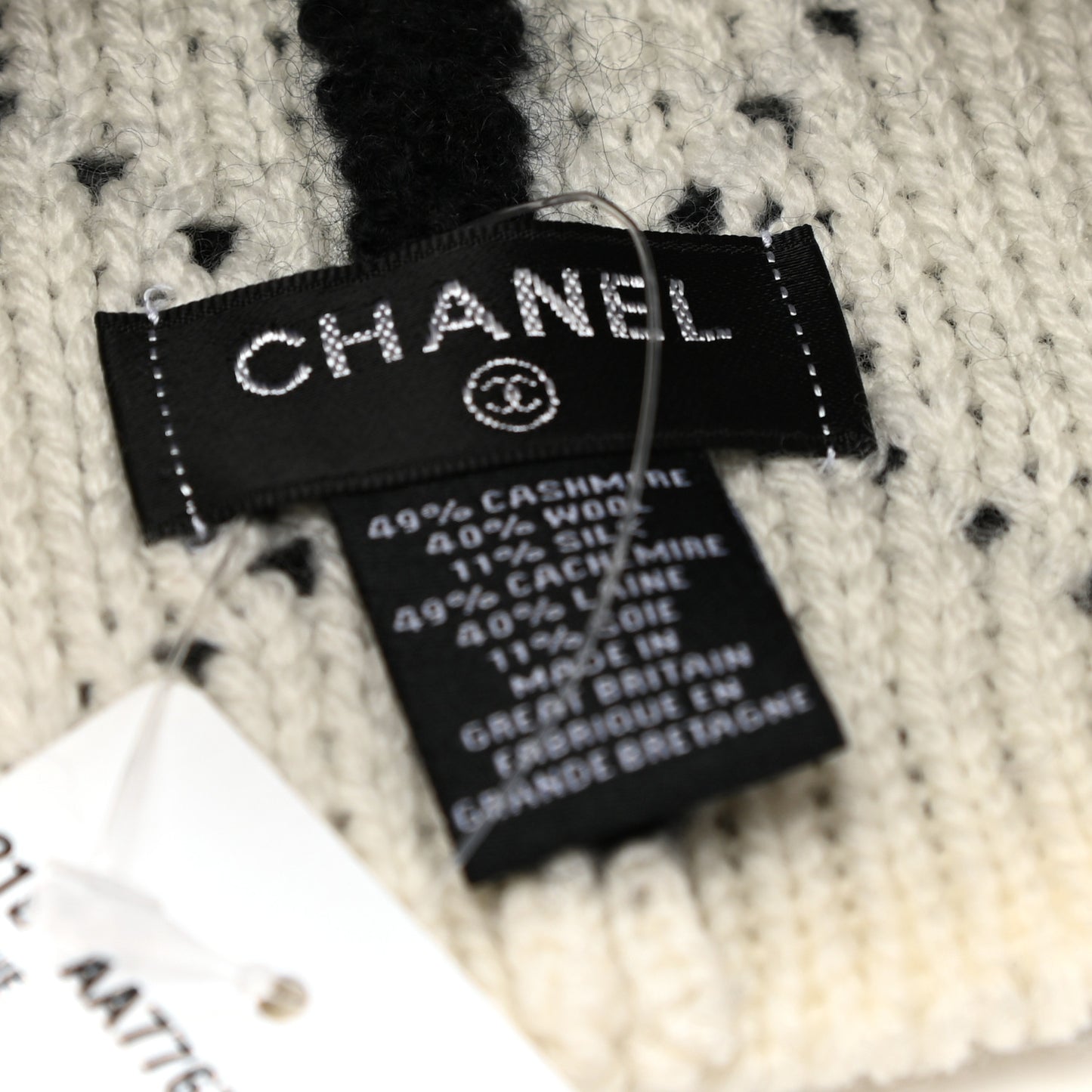 Cashmere Wool Silk Blend Logo Beanie Hat Black White