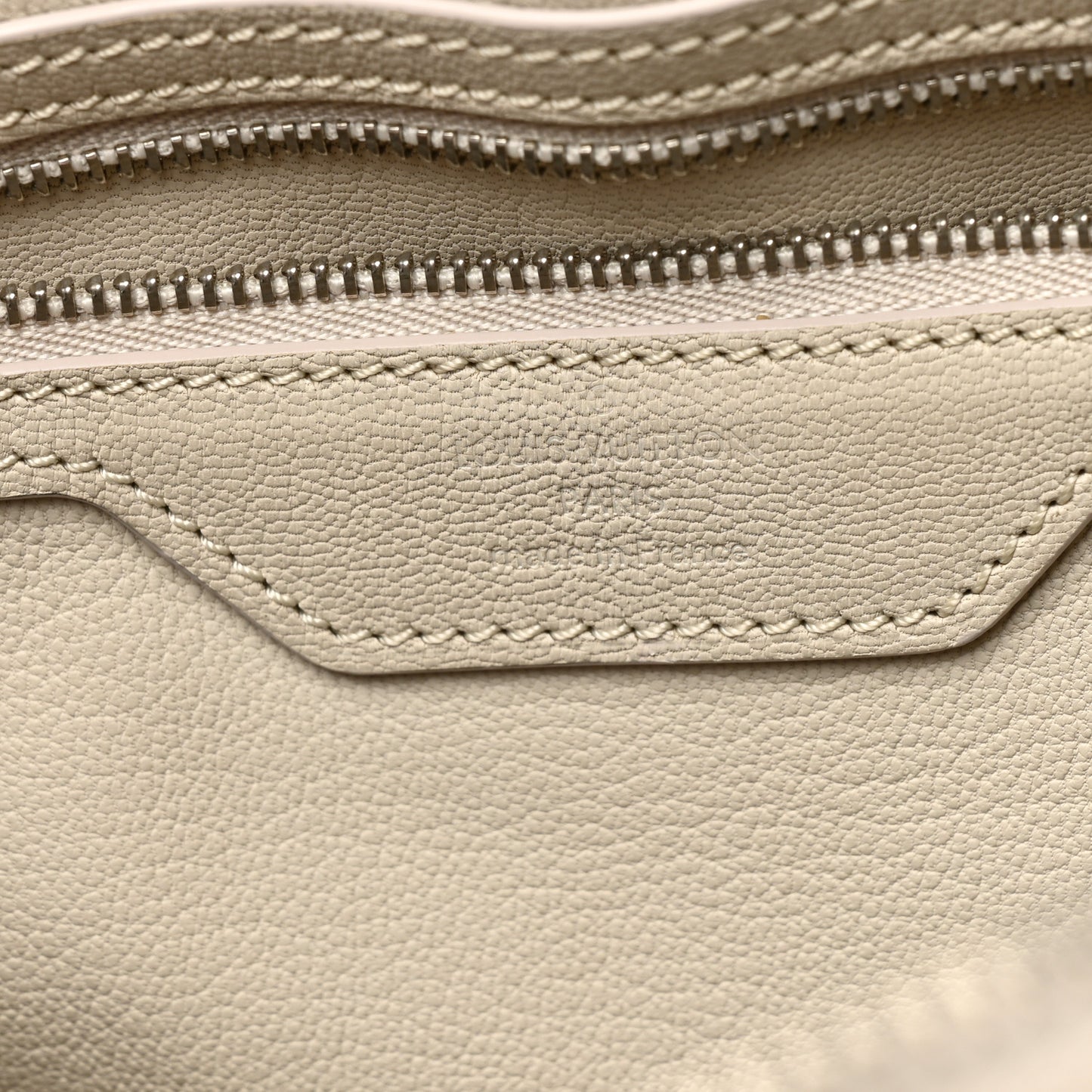 Veau Ecorce Haute Maroquinerie Lockit MM Ivory