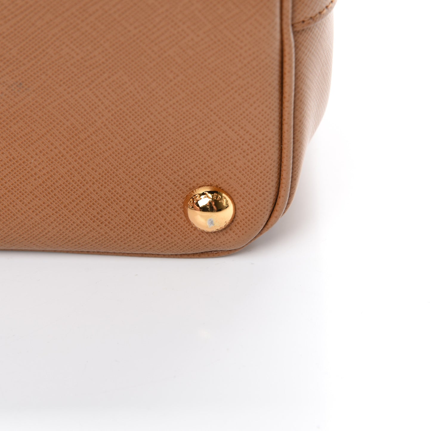 Saffiano Medium Galleria Double Zip Tote Caramel