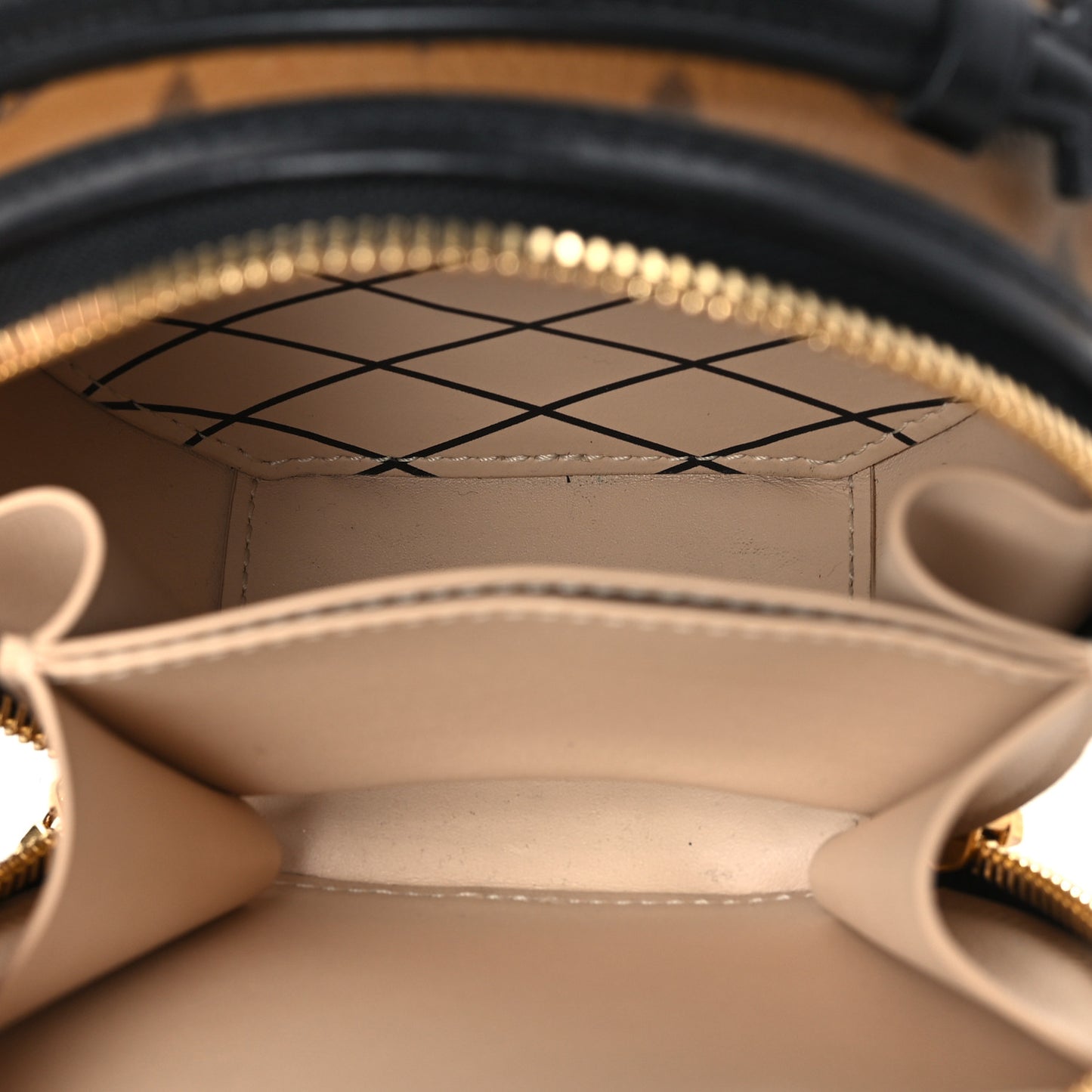 Reverse Monogram Mini Boite Chapeau