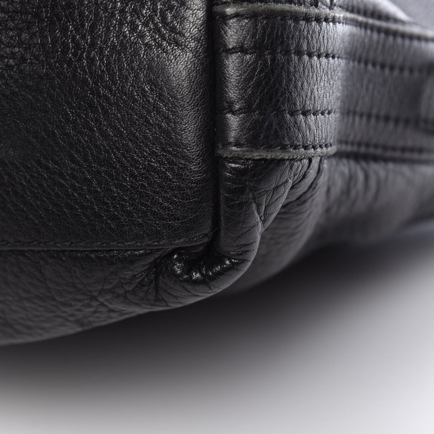 Grained Calfskin Messenger Black