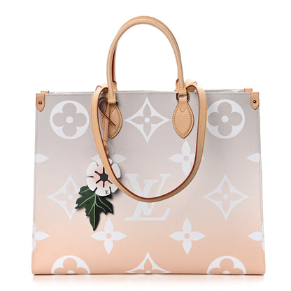 Louis Vuitton Monogram Giant By The Pool Onthego GM Brume 1 of 8