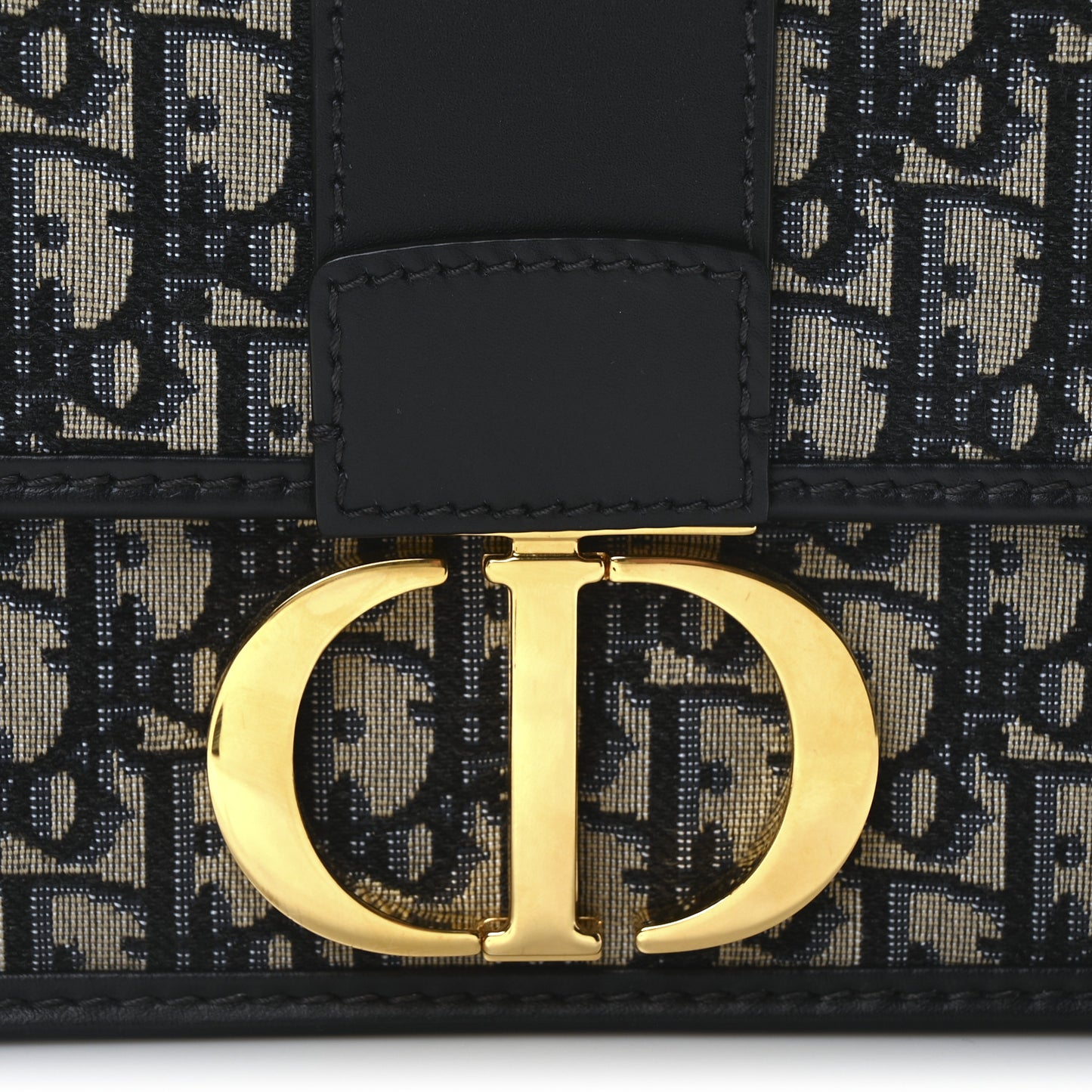 Oblique 30 Montaigne Flap Bag Blue