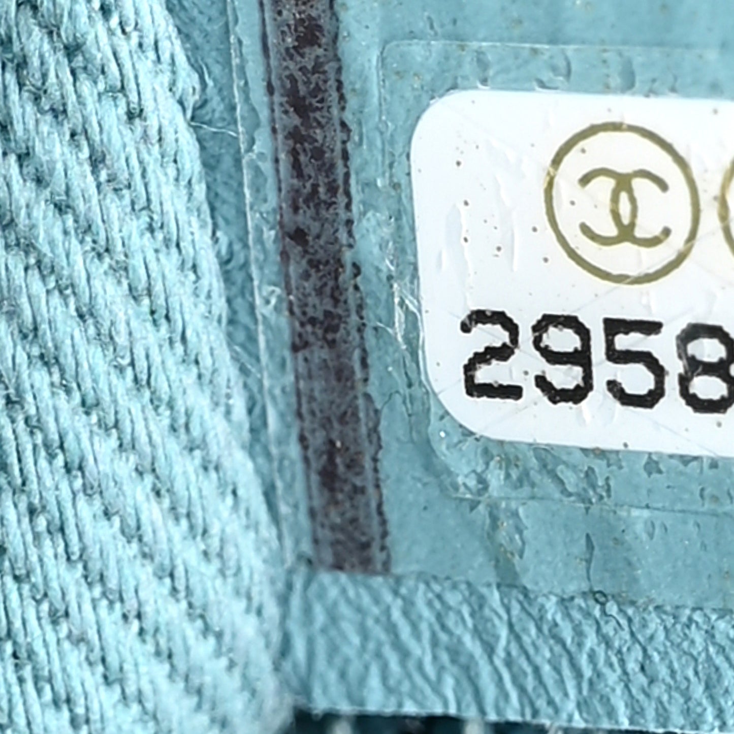 Caviar Quilted Medium Business Affinity Flap Light Blue