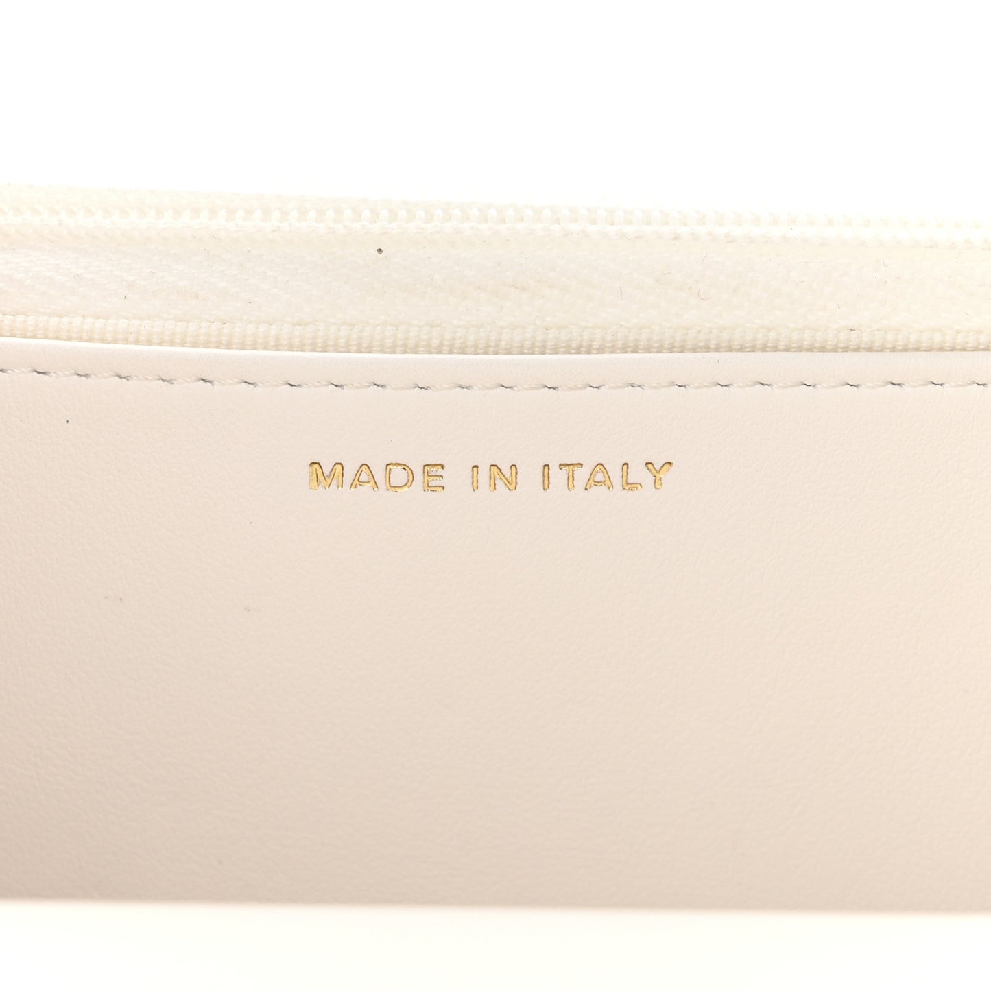Pearly Caviar Quilted Fit For You Wallet On Chain WOC White