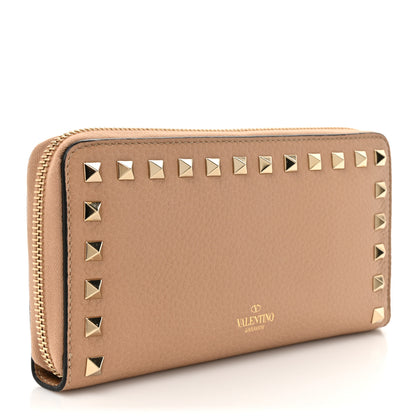 Valentino Garavani Pebbled Calfskin Rockstud Zip Around Wallet Cammello 3 of 9