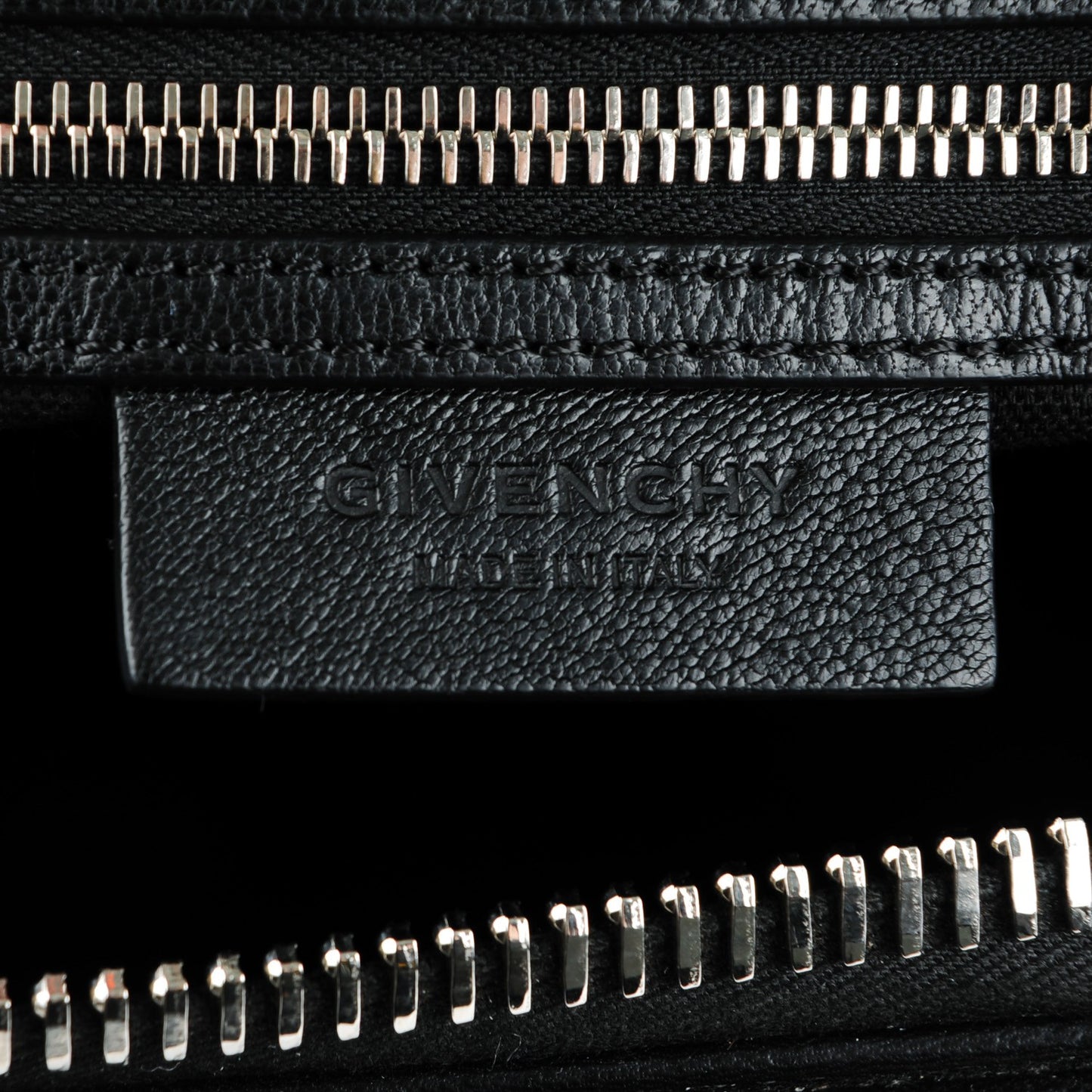 Sugar Goatskin Medium Antigona Black