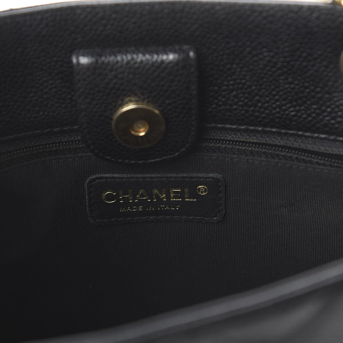 Caviar Quilted Petit Shopping Tote PST Black