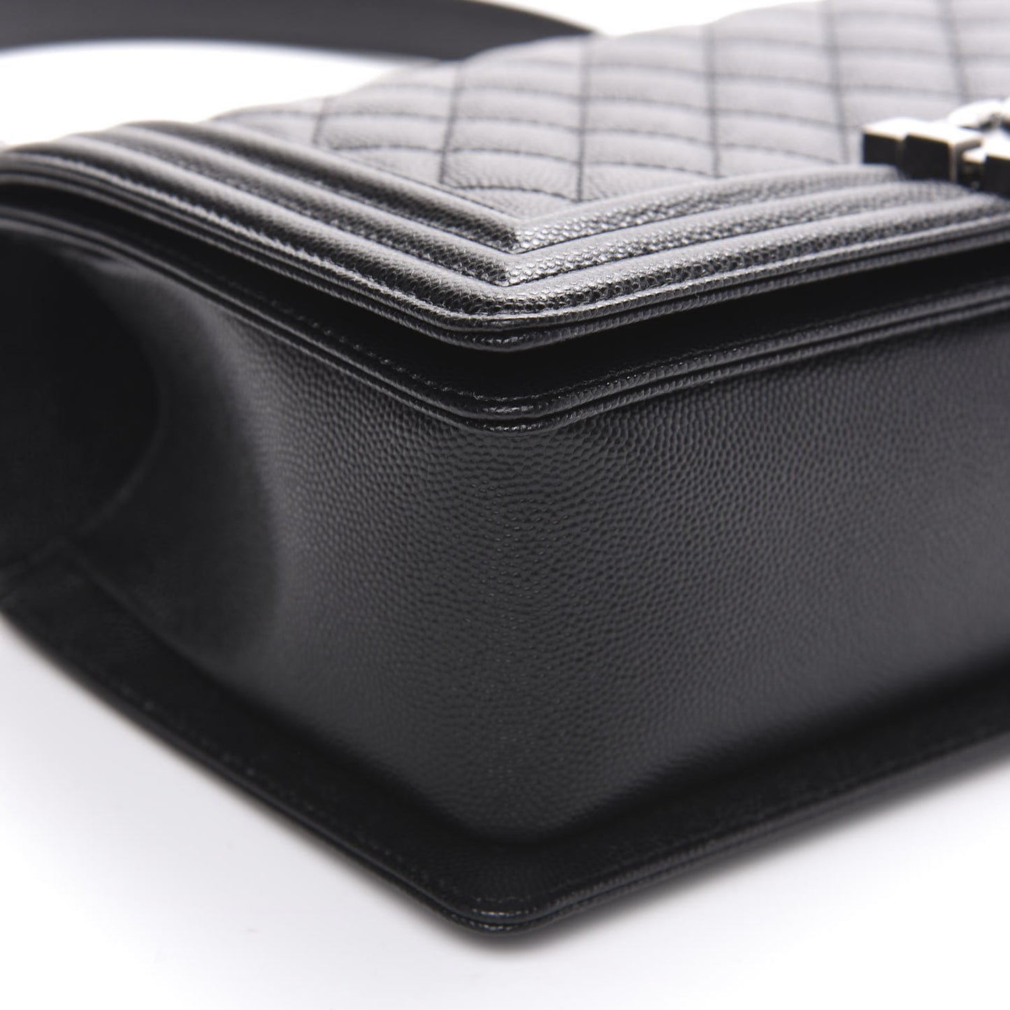 Caviar Quilted Medium Boy Flap Black