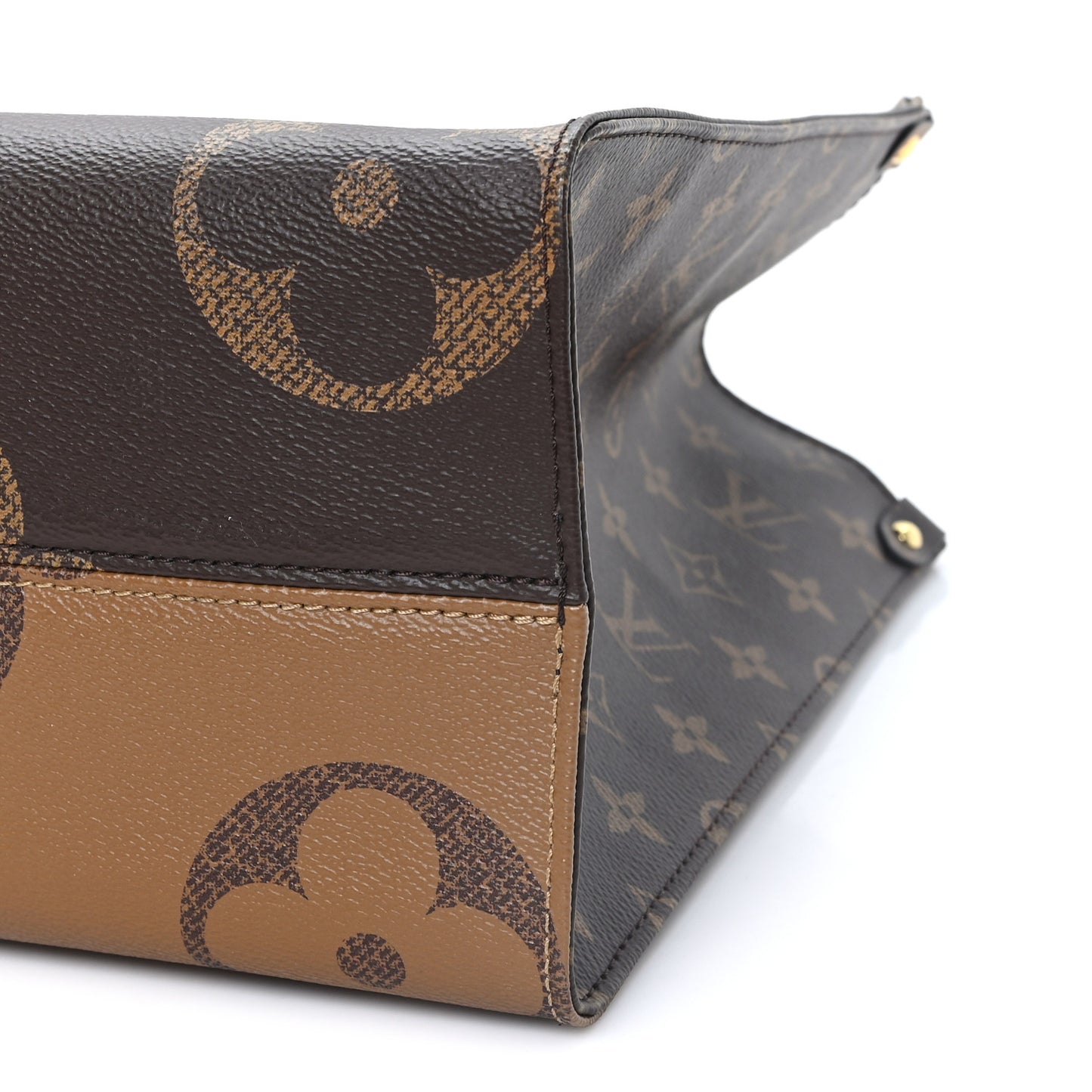 Reverse Monogram Giant Onthego MM