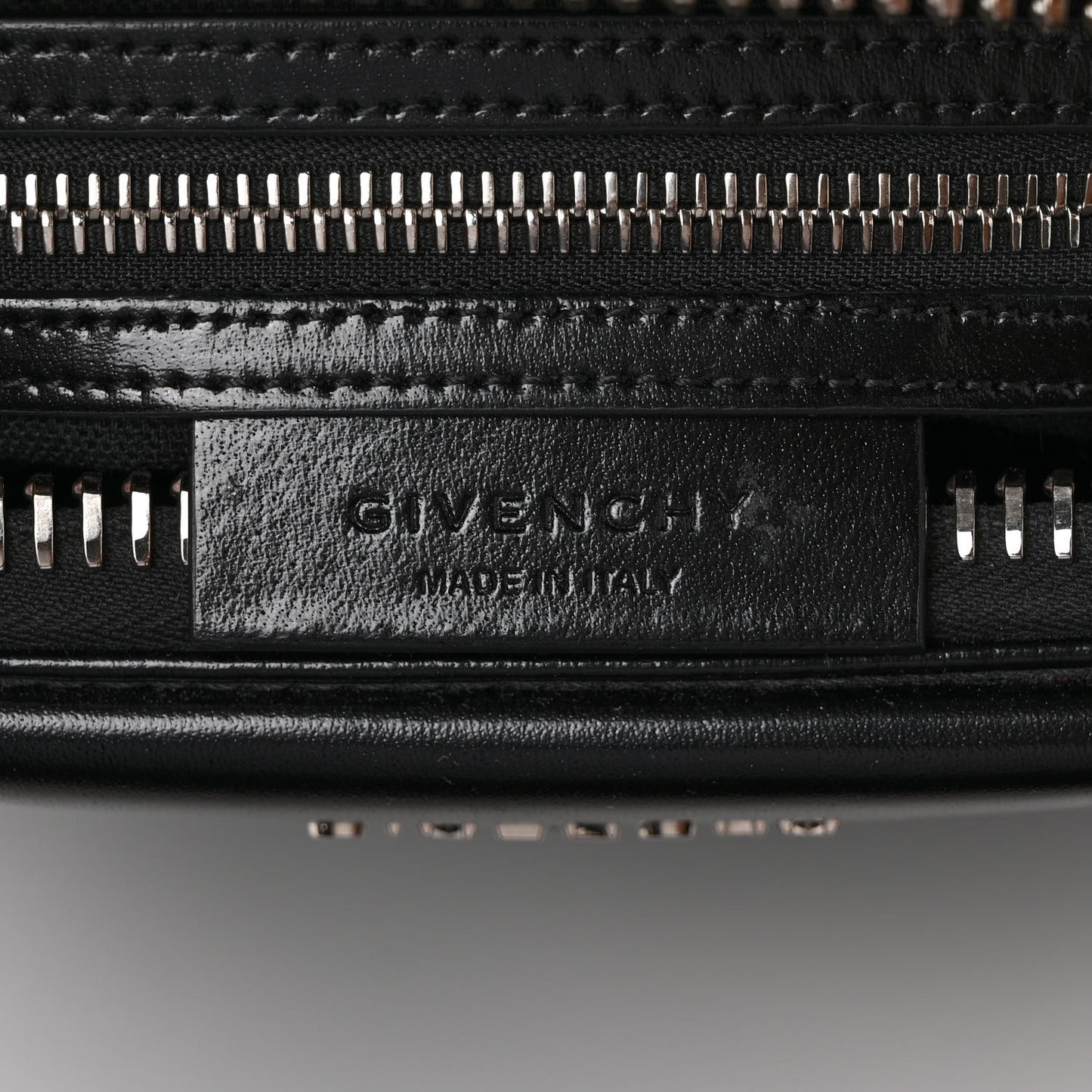 Shiny Lord Calfskin Small Antigona Black