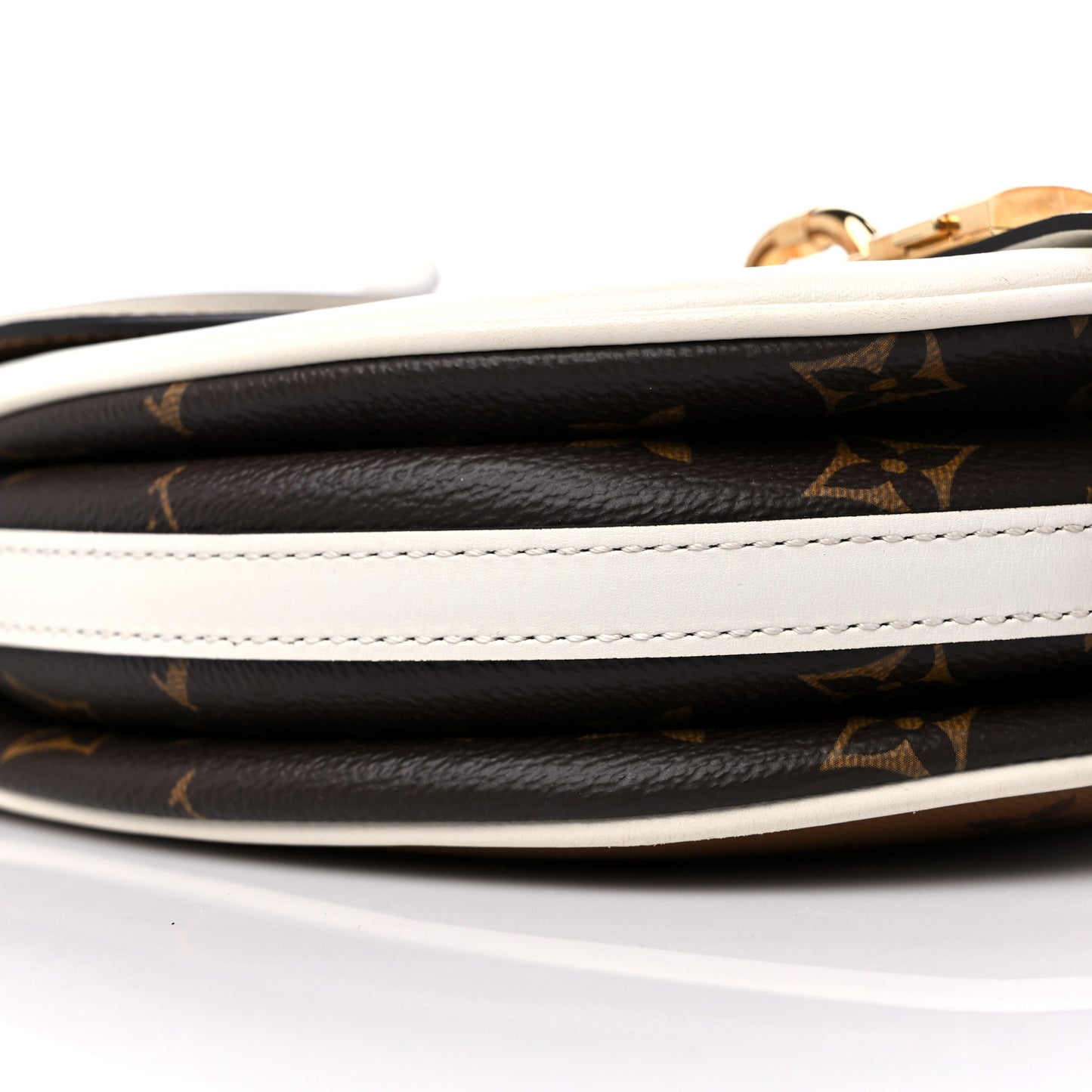 Reverse Monogram Chantilly Lock White