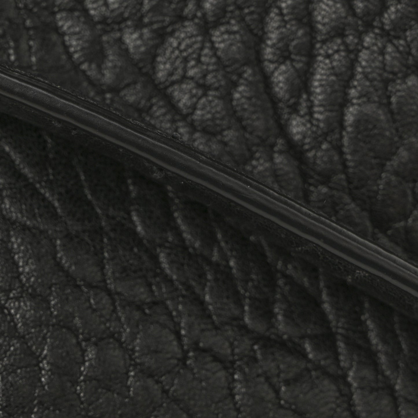 Grained Lambskin Medium Calypso Black