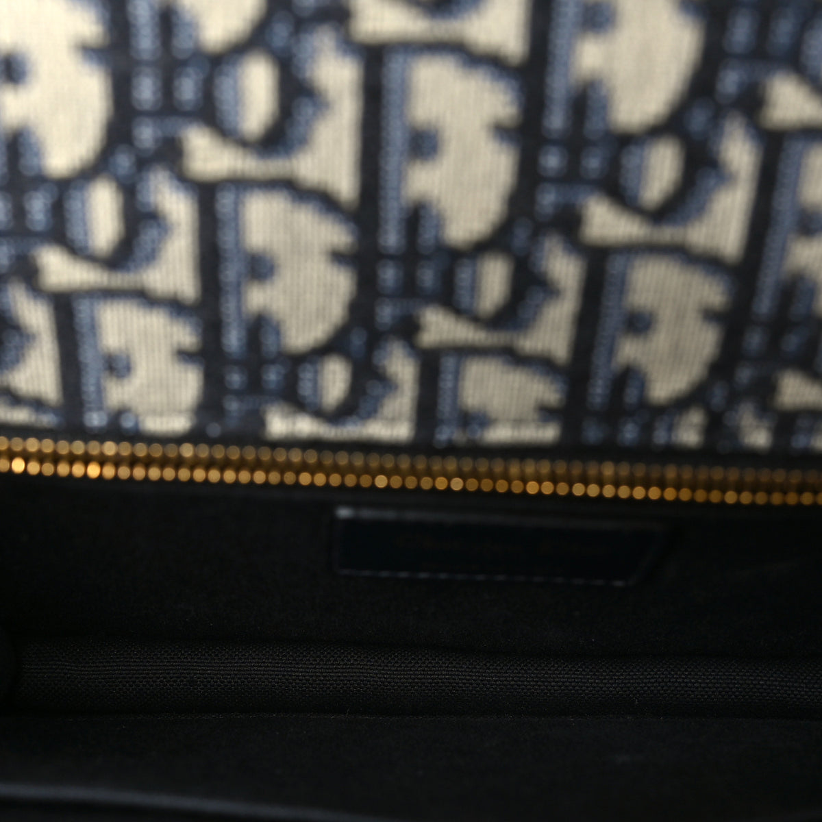 Oblique 30 Montaigne Flap Bag Blue