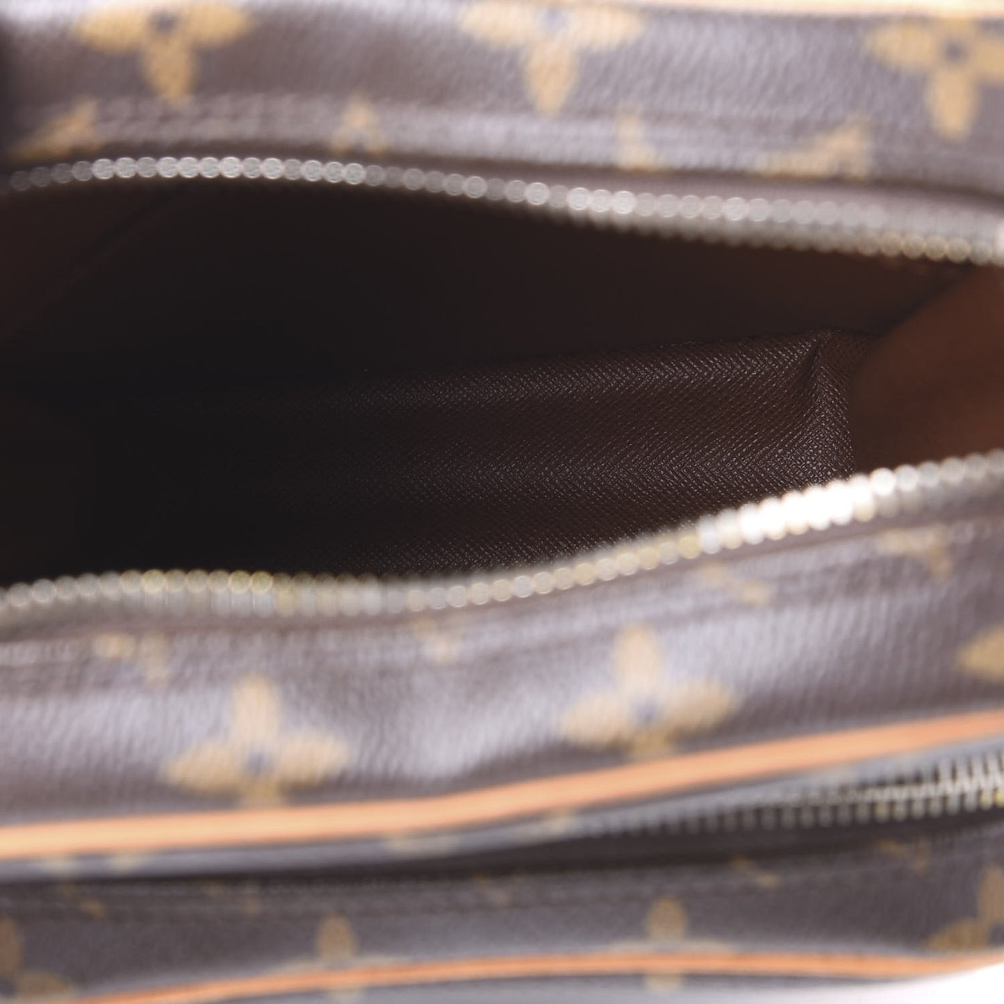 Monogram Amazone