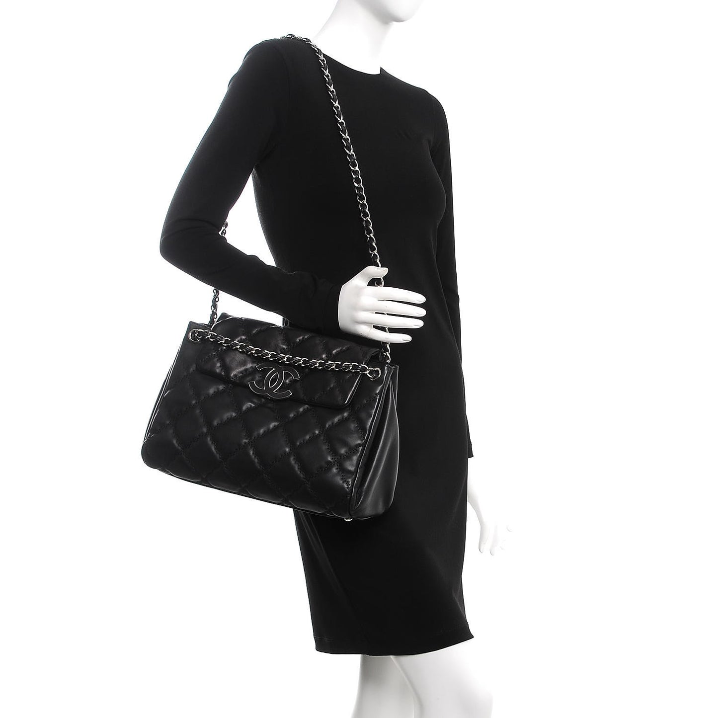 Calfskin Double Stitch Large Hamptons Flap Bag Black