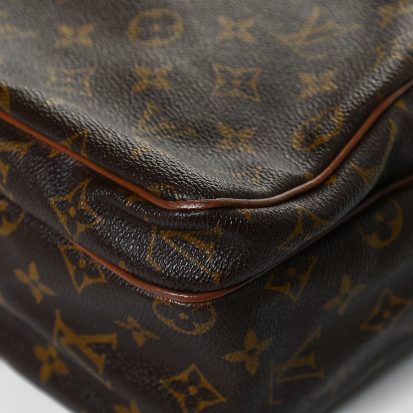 Monogram Nil 28