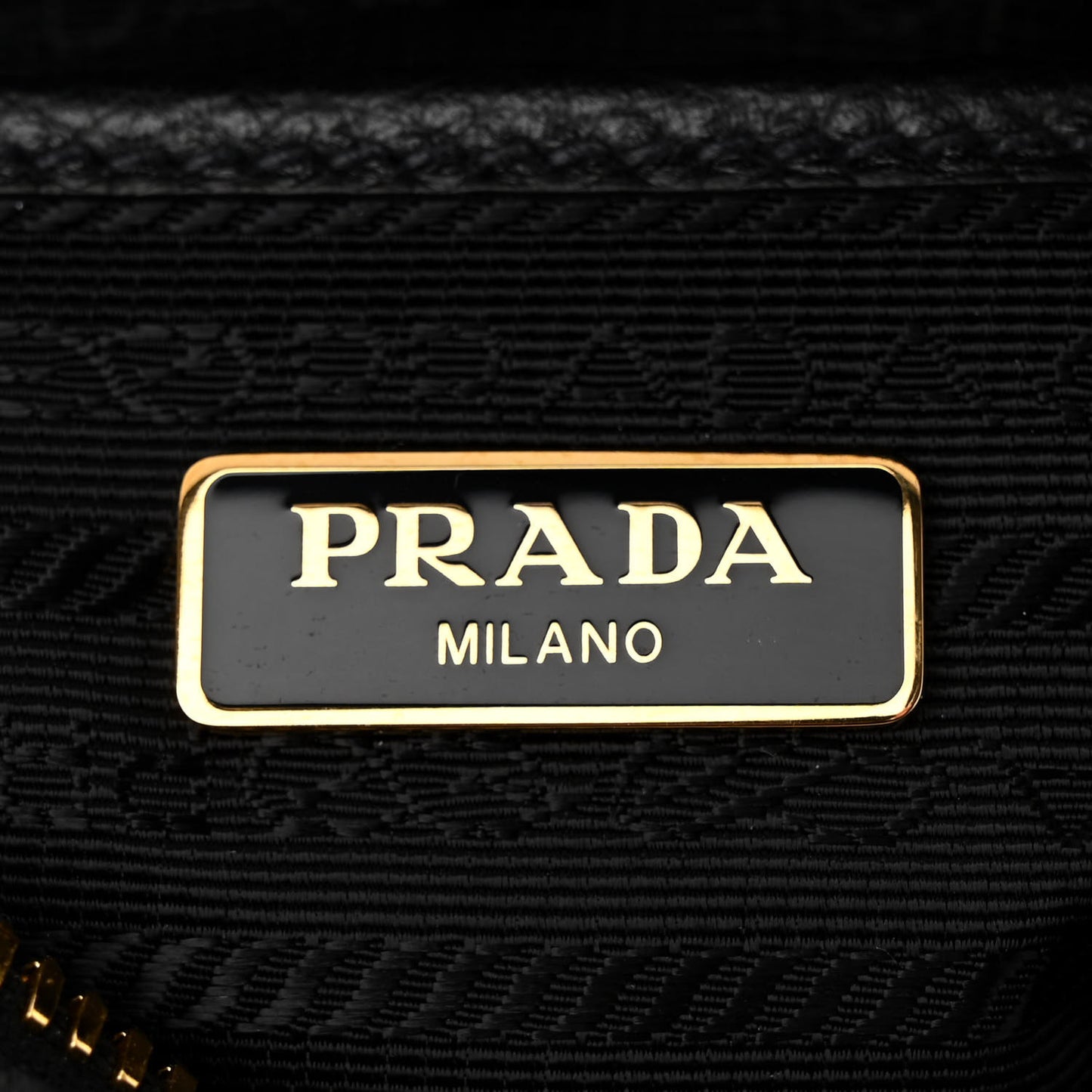 Vitello Daino Camera Crossbody Black