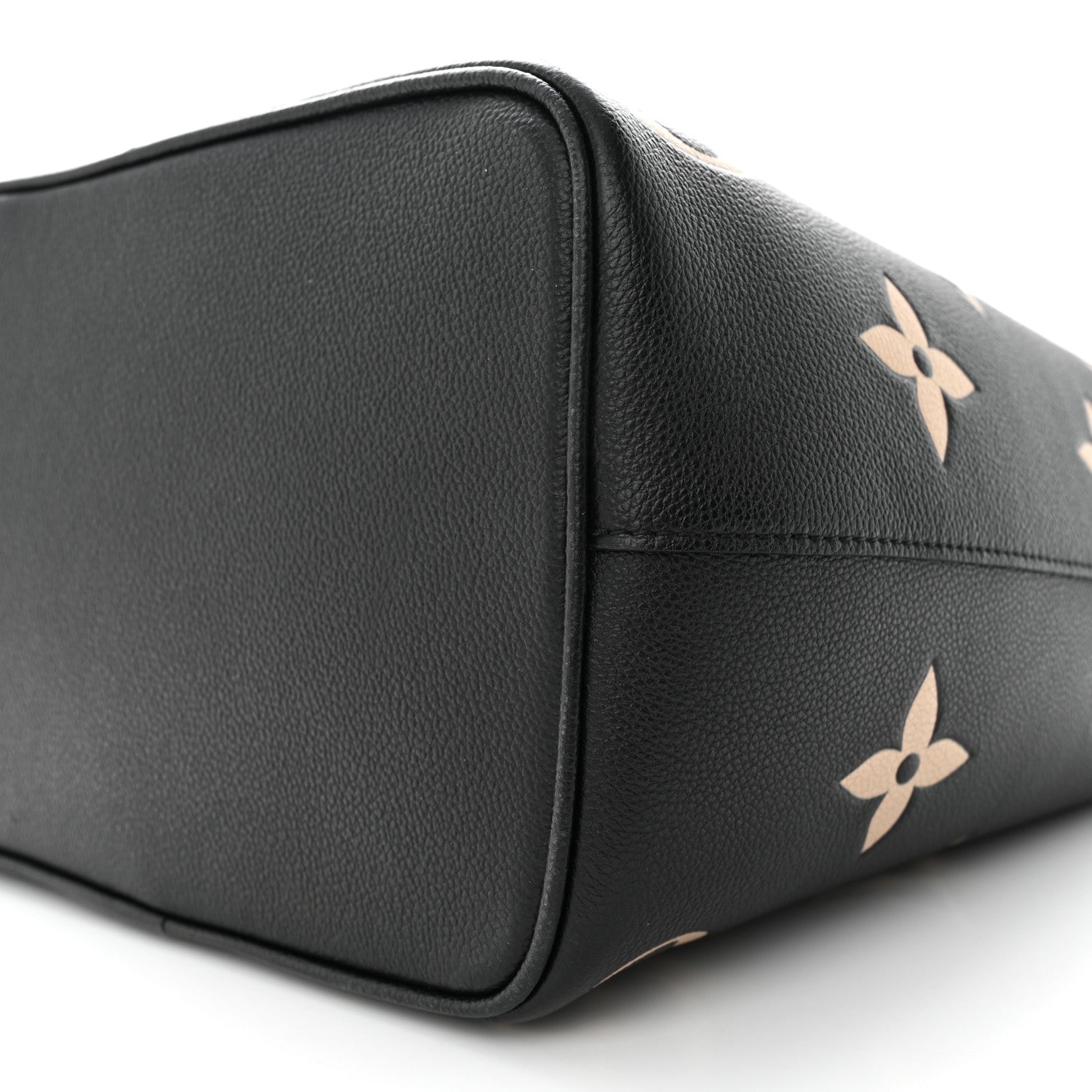 Louis Vuitton Empreinte Monogram Giant Neonoe MM Black Beige 9 of 9