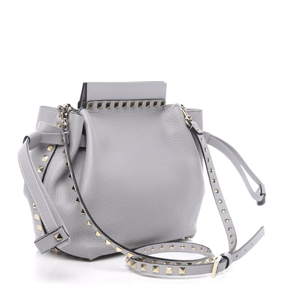 Valentino Garavani Grained Calfskin Rockstud Bucket Bag Pastel Grey 3 of 9