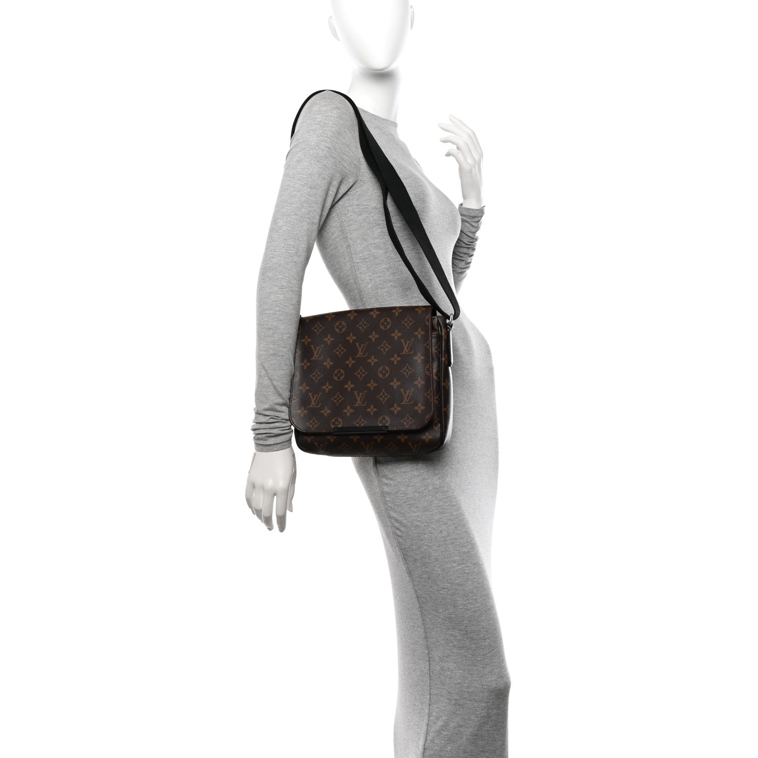 Louis Vuitton Monogram Macassar District PM 2 of 15