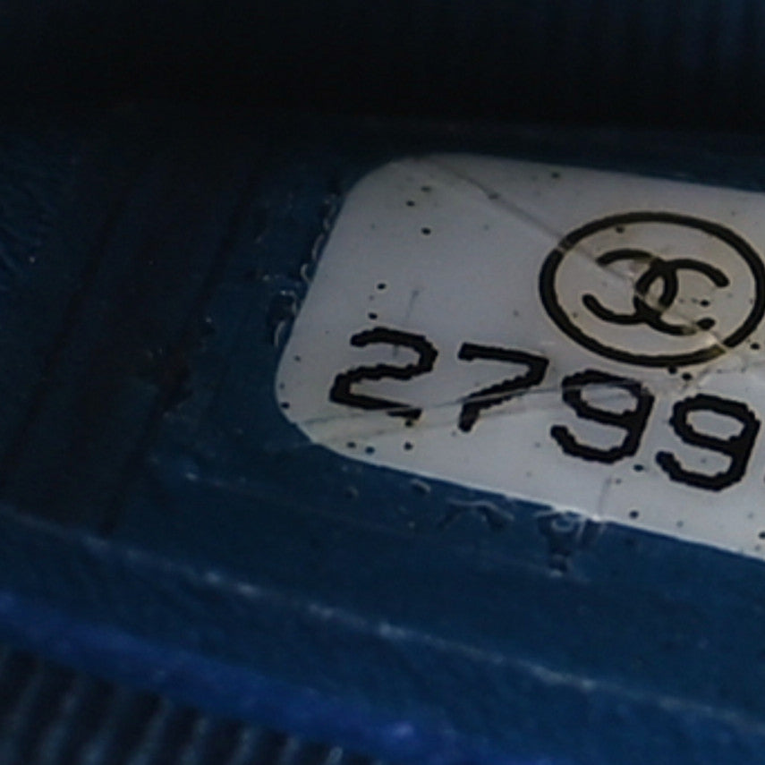 Iridescent Aged Calfskin Chevron Quilted Small Gabrielle Clutch With Chain Blue