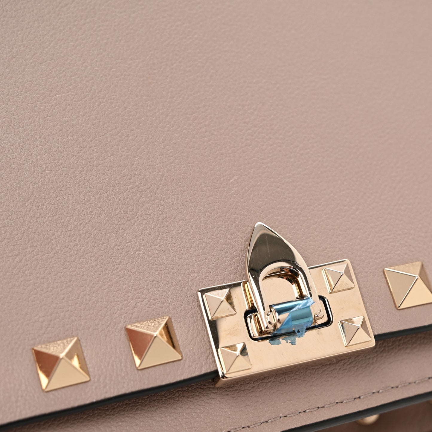 Vitello Rockstud Flip Lock Wallet On Chain  Poudre
