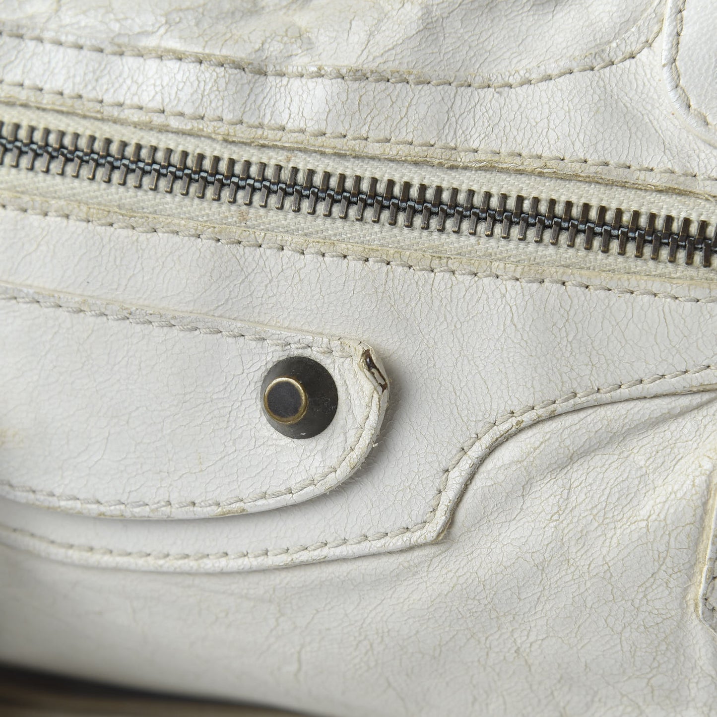 Chevre Classic Hardware First White