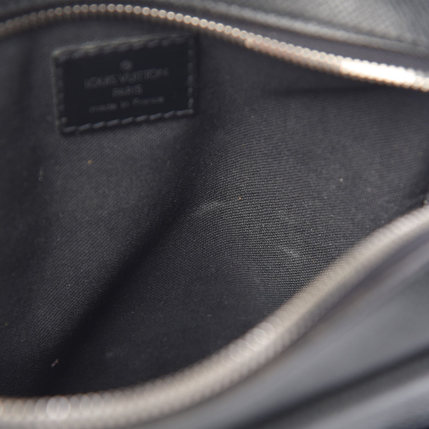 Louis Vuitton Taiga Sayan Epicea 7 of 21