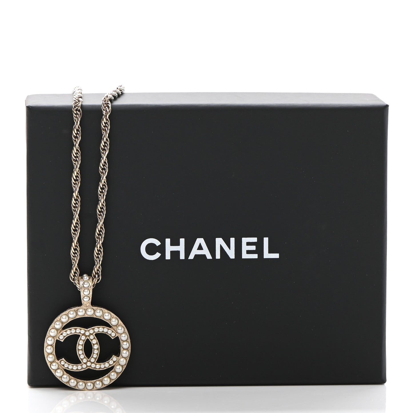 Pearl CC Round Pendant Necklace Gold