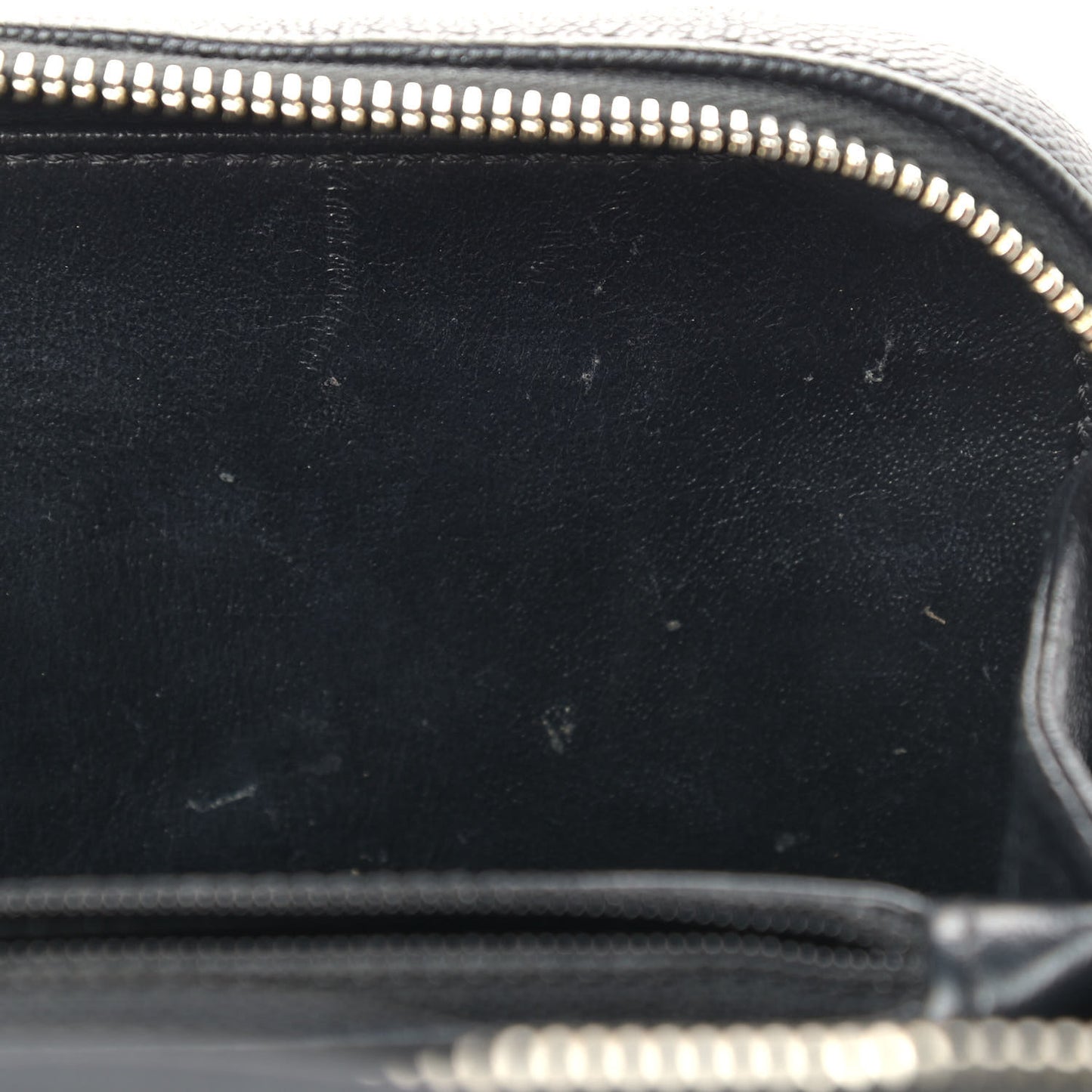 Caviar Quilted Medium CC Filigree Vanity Case Black