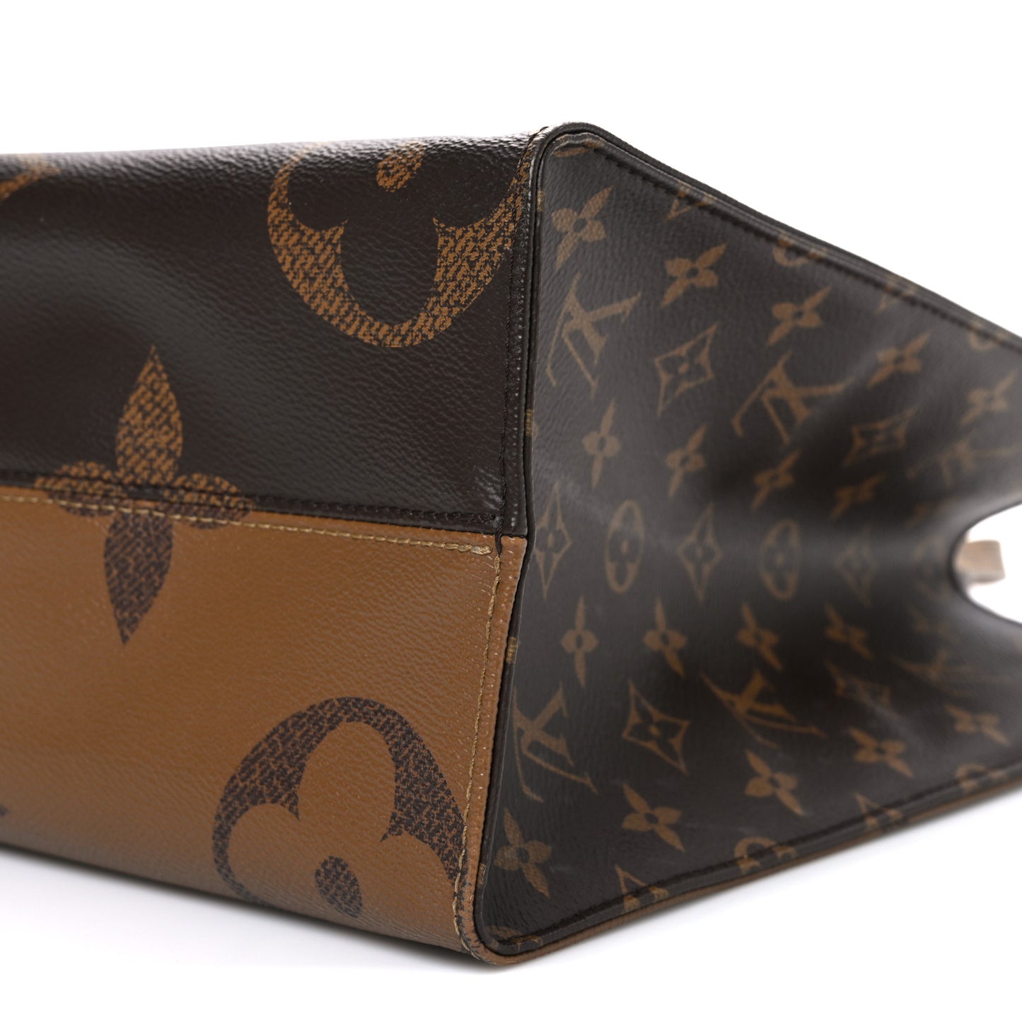 Reverse Monogram Giant Onthego MM