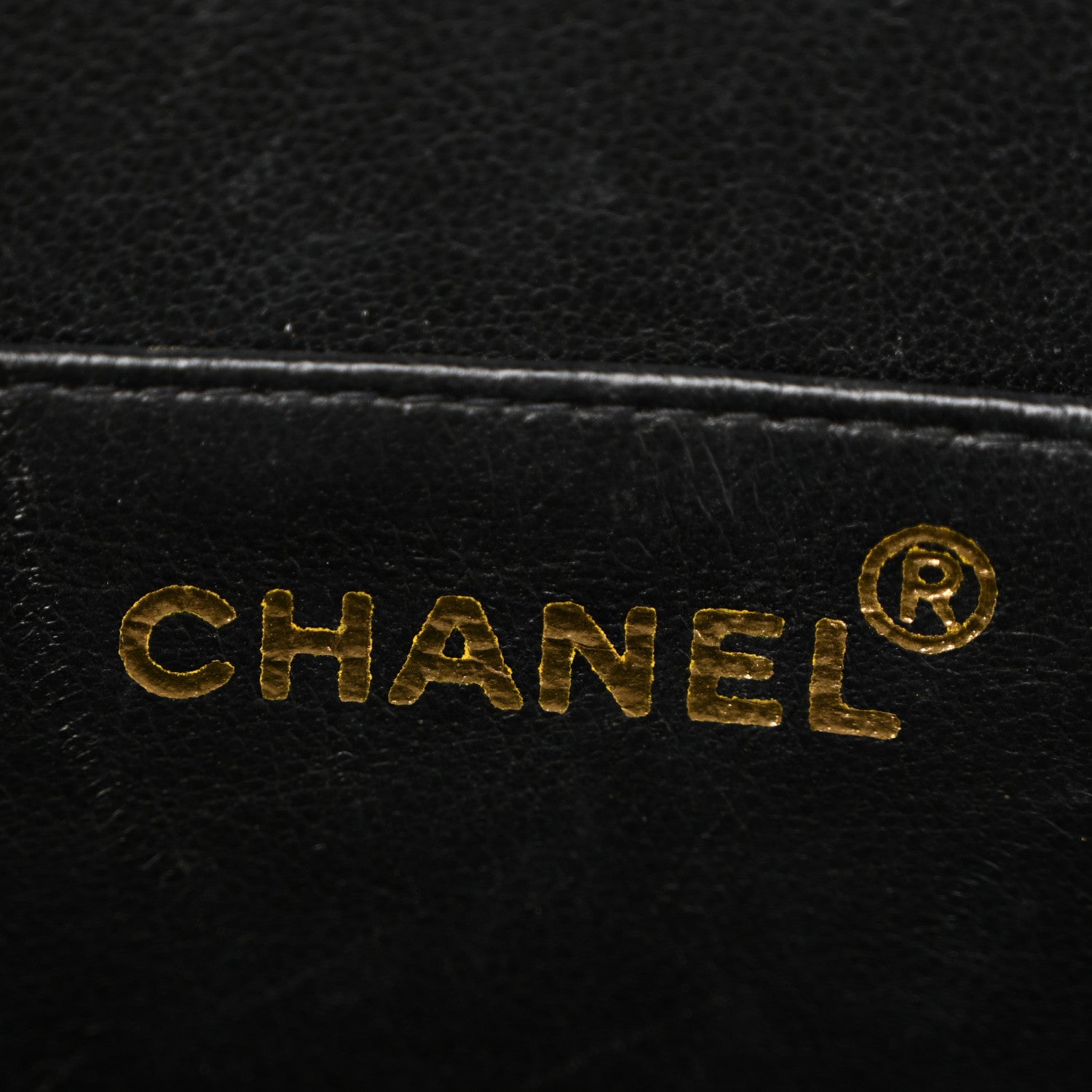 Chanel Patent CC Round Vanity Case Black 6 of 13