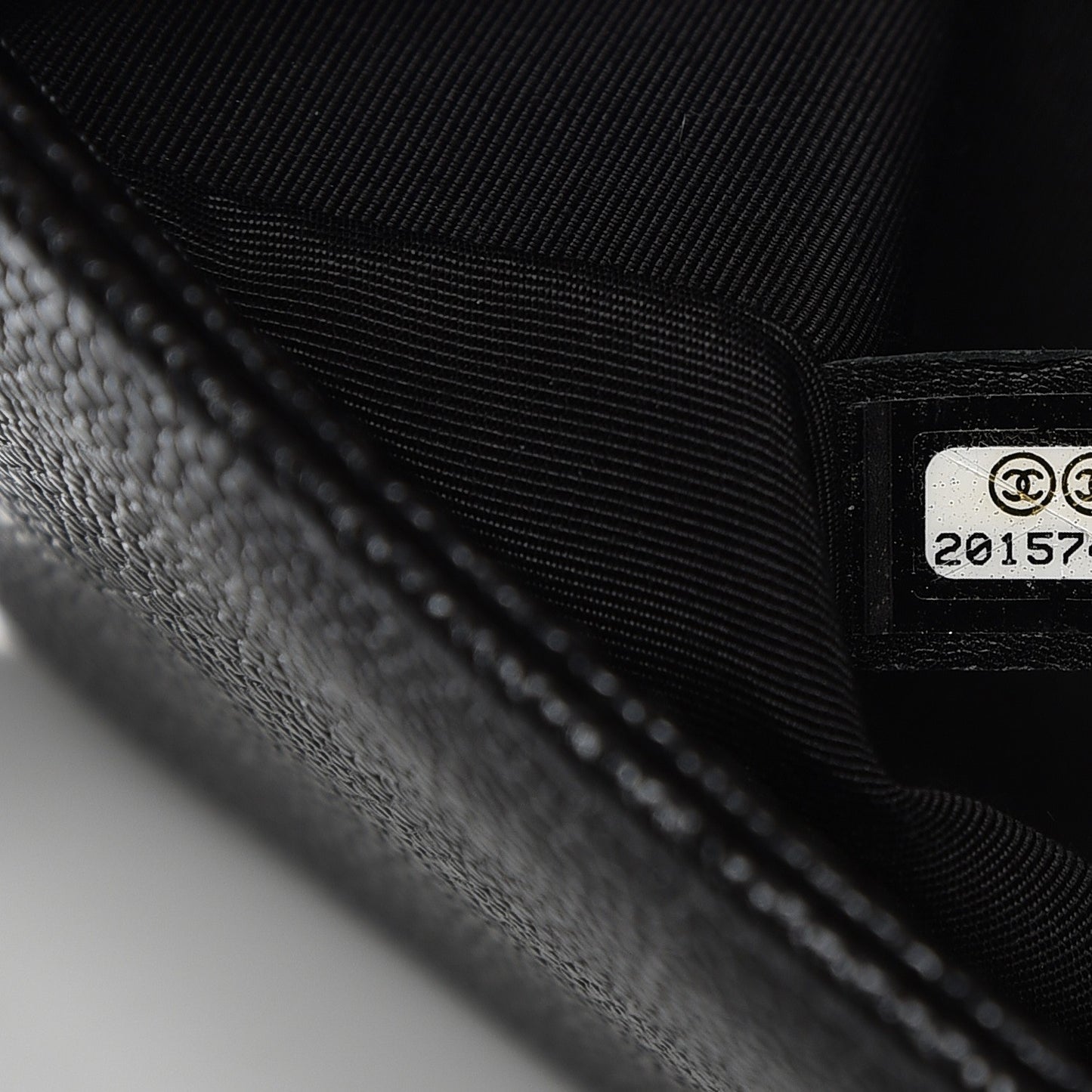 Caviar Quilted Medium Boy Flap Black