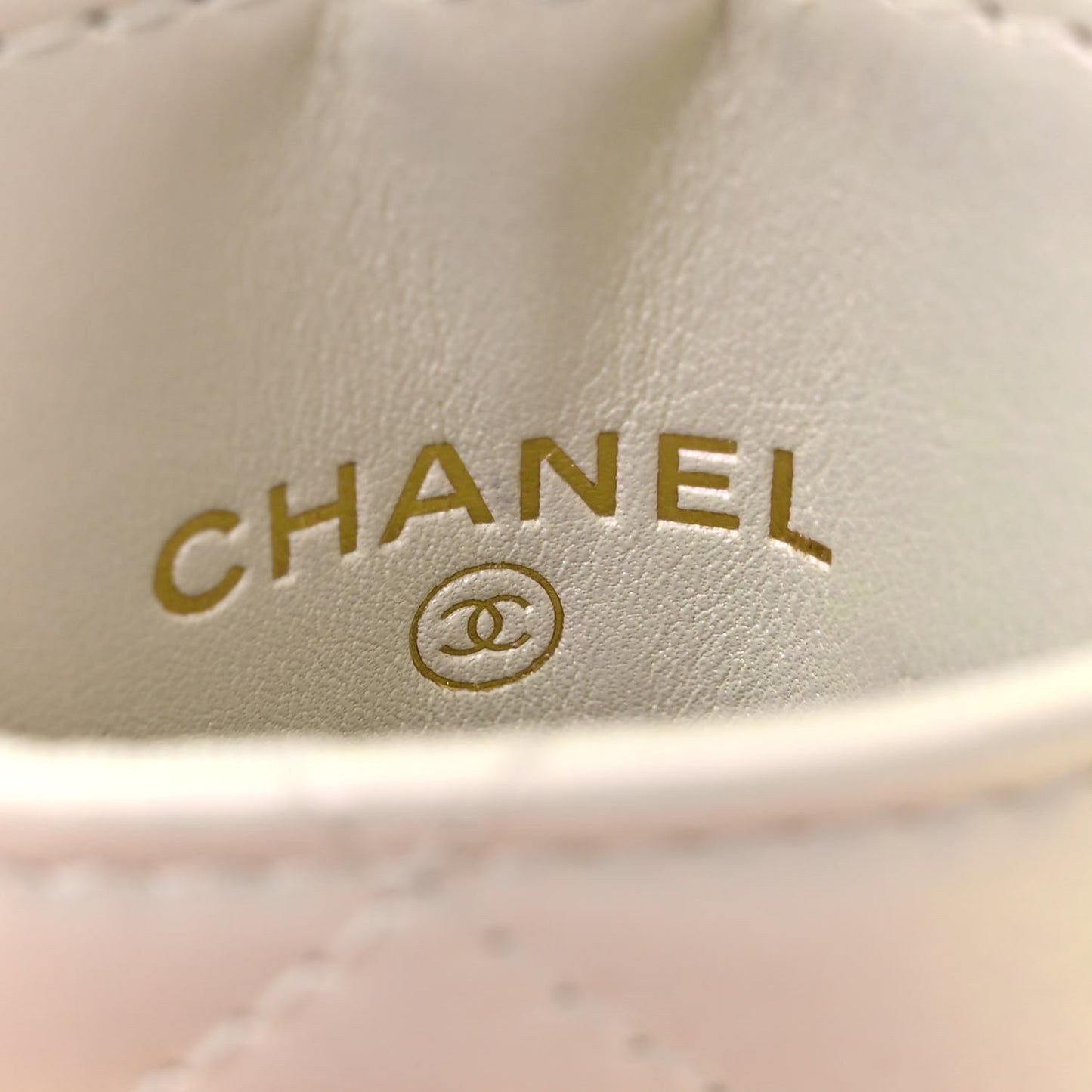 Iridescent Calfskin Quilted Chanel 19 Card Holder On Chain White