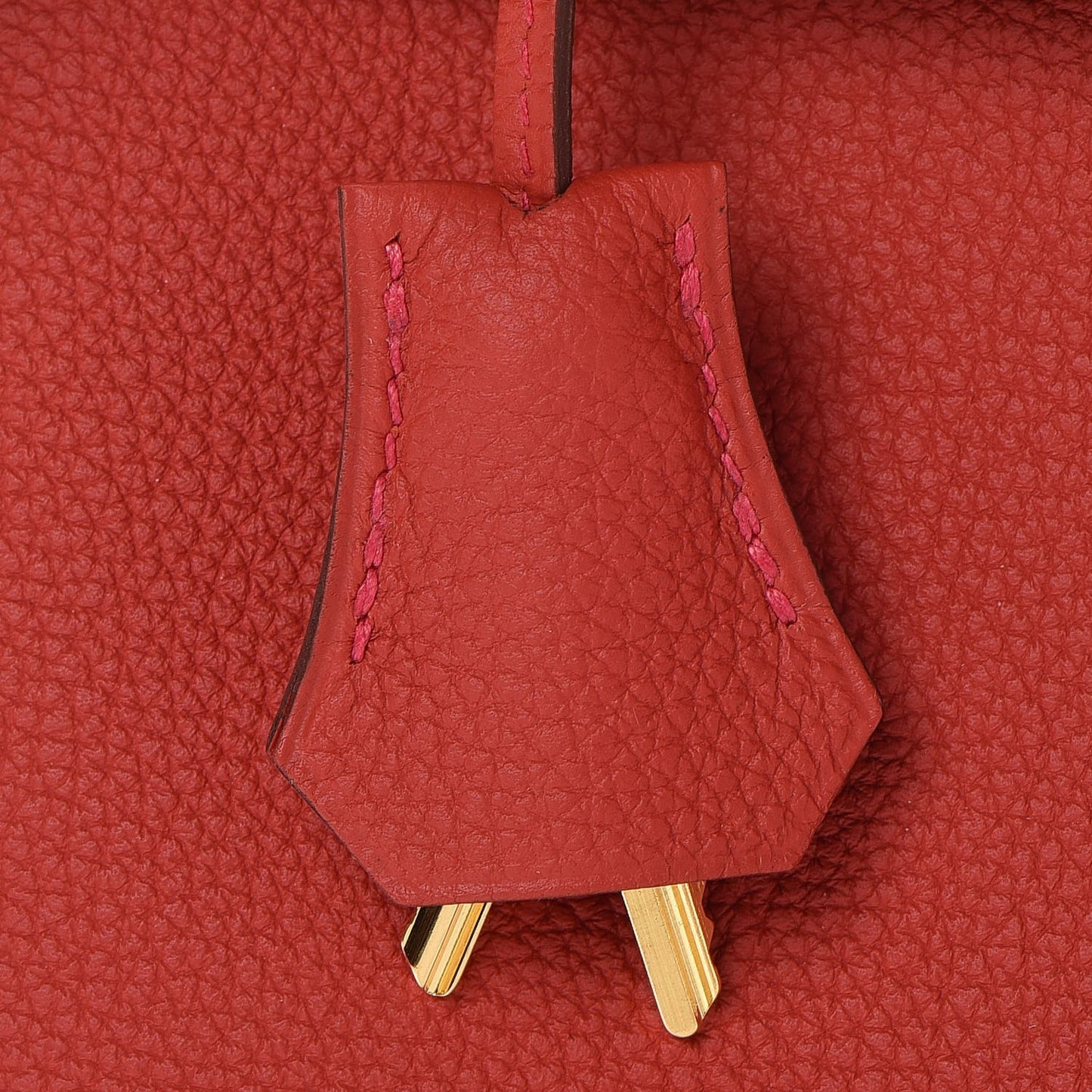 Togo Retourne Kelly 28 Geranium