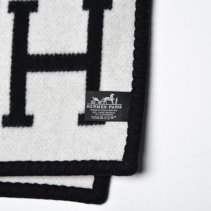 Hermes Wool Cashmere Avalon III Blanket Ecru Black 4 of 4