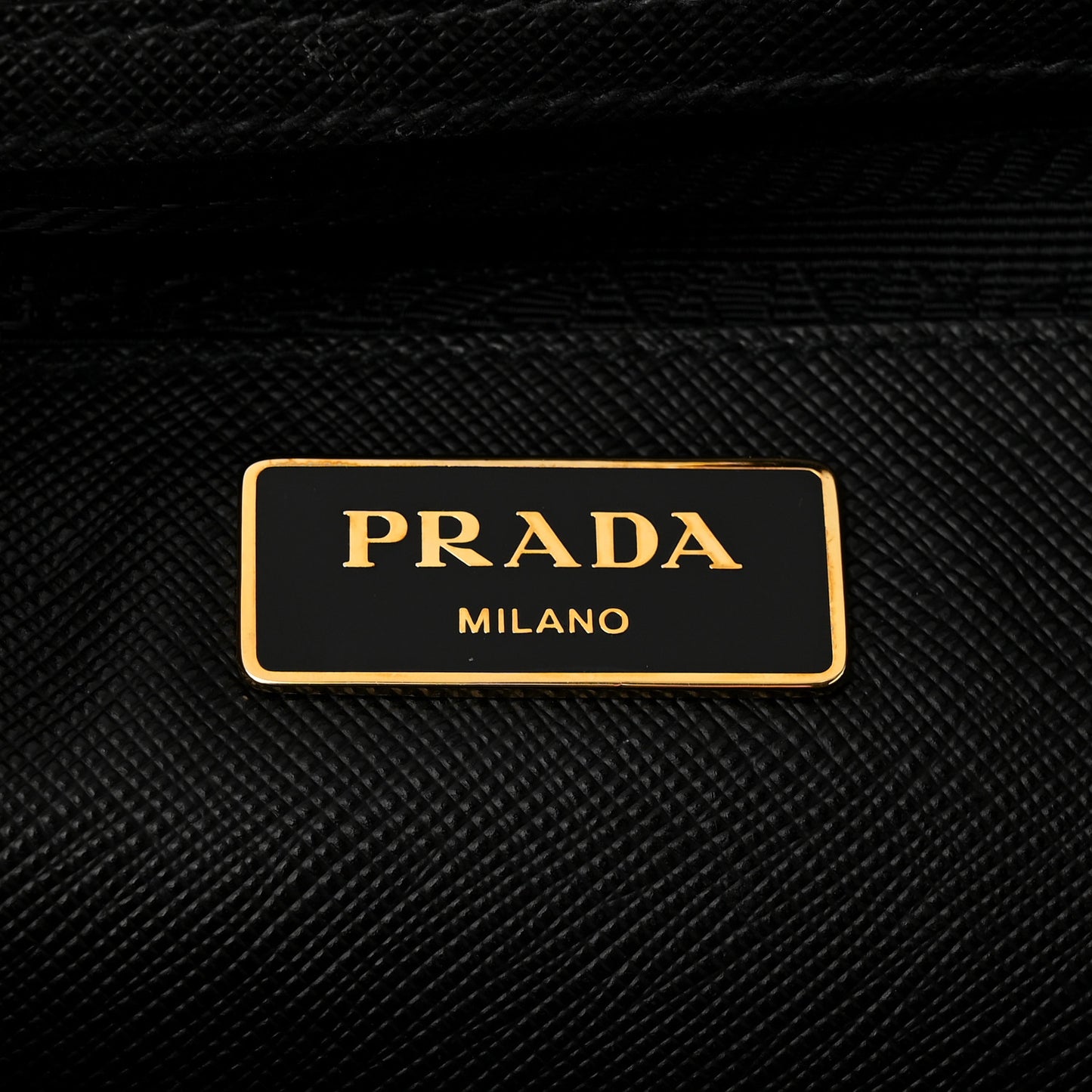 Saffiano Medium Galleria Double Zip Tote Black