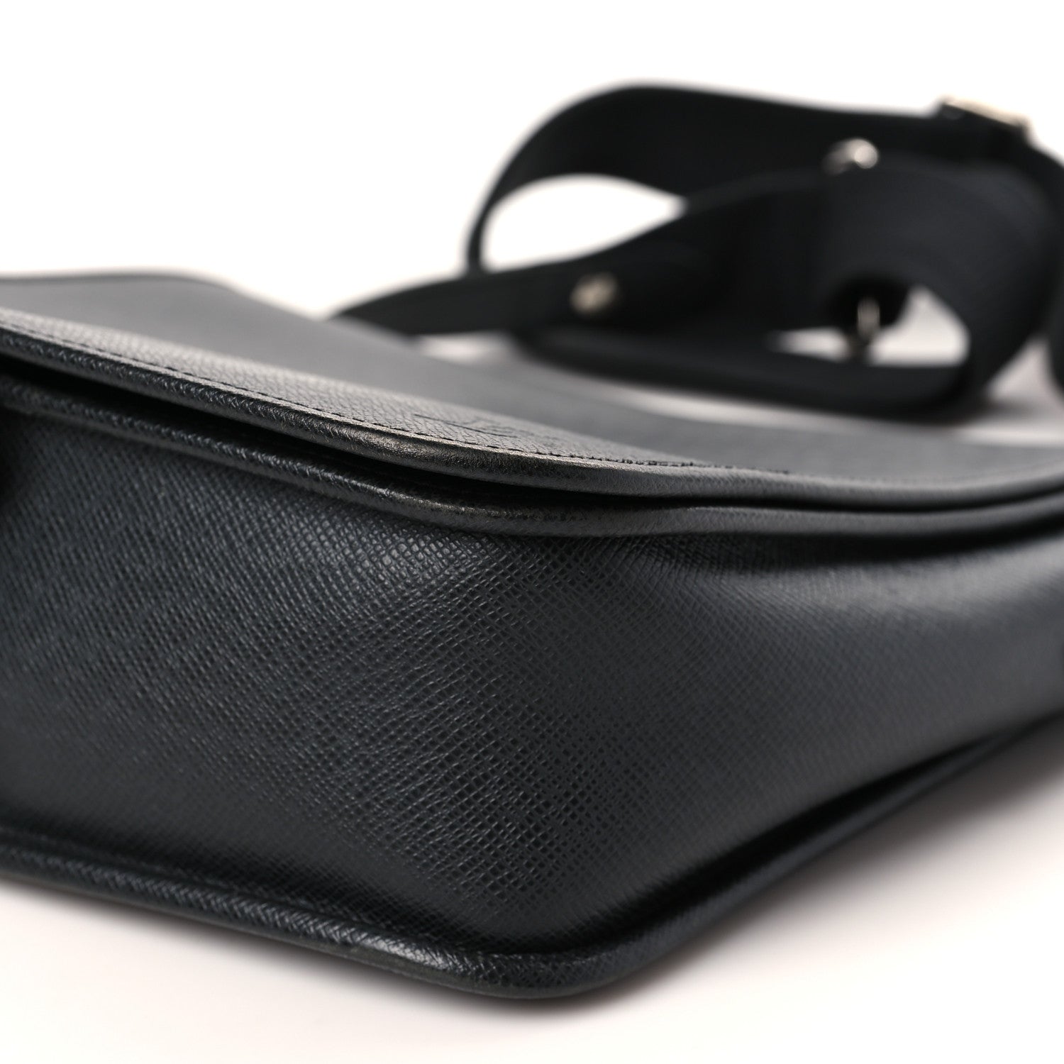 Louis Vuitton Taiga Andrei Ardoise 8 of 8