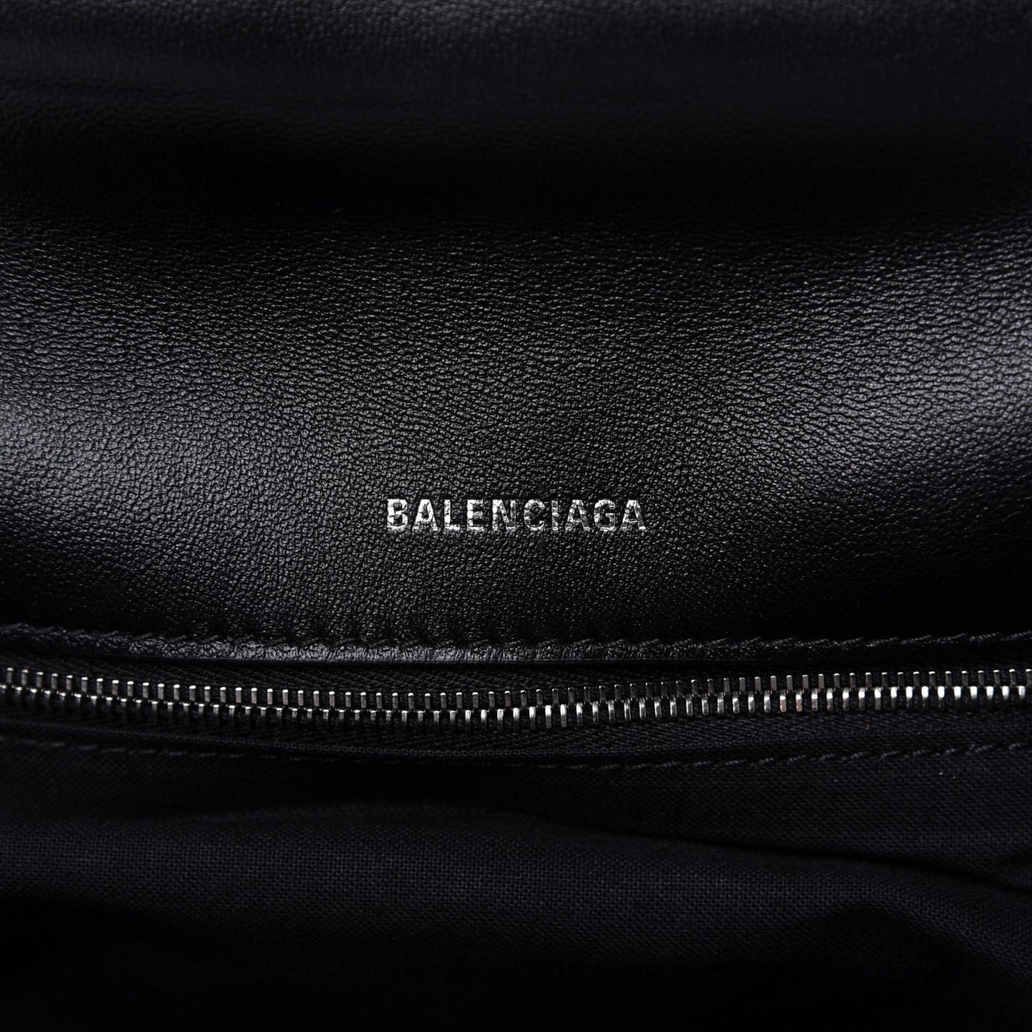Nappa Calfskin Quilted Touch B Puffy Clutch Black
