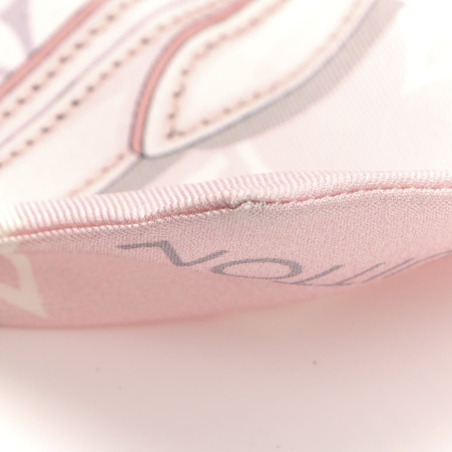 Louis Vuitton Silk Monogram Confidential Bandeau Light Pink 4 of 4
